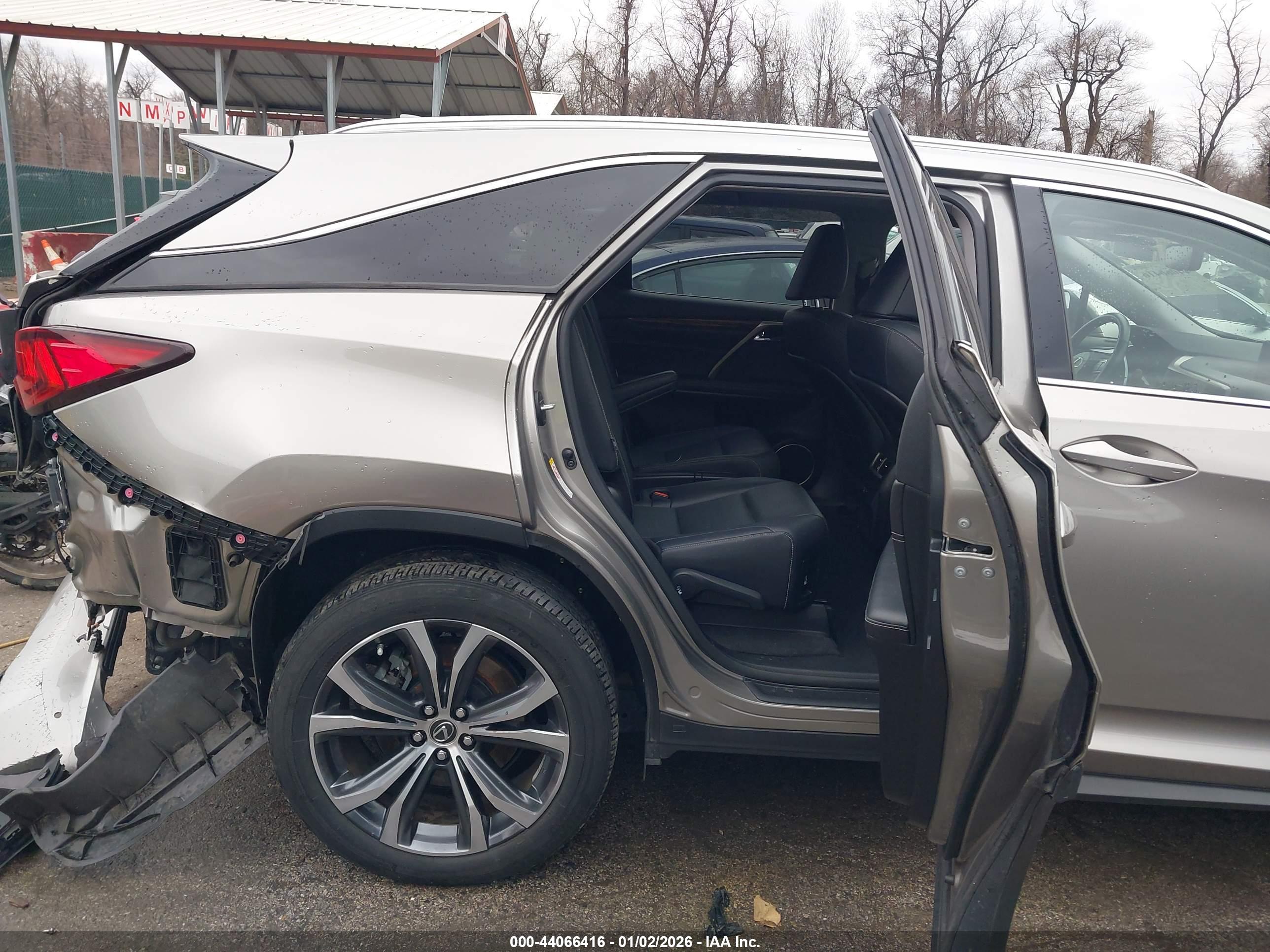 LEXUS RX image 8