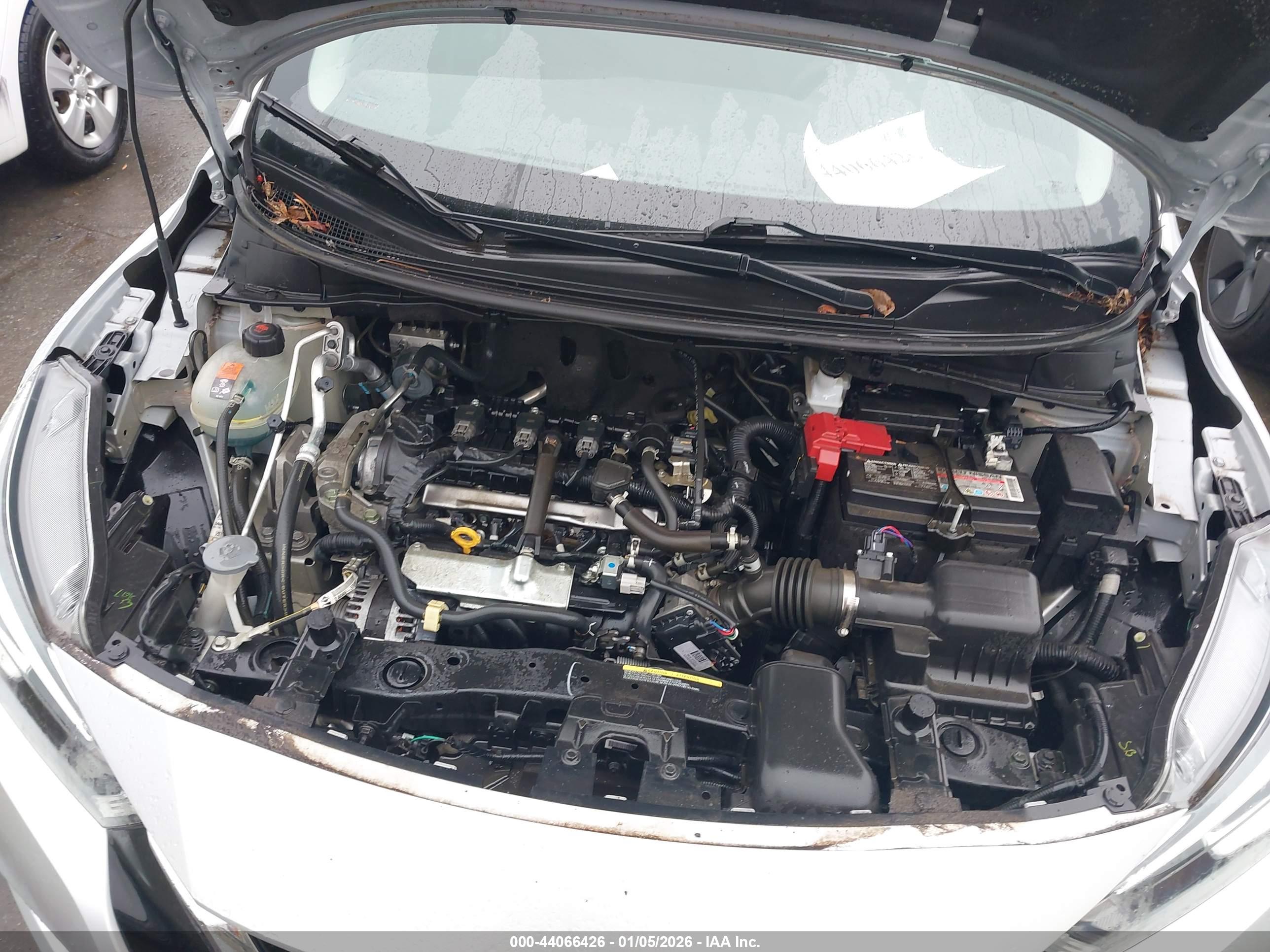 NISSAN VERSA image 10