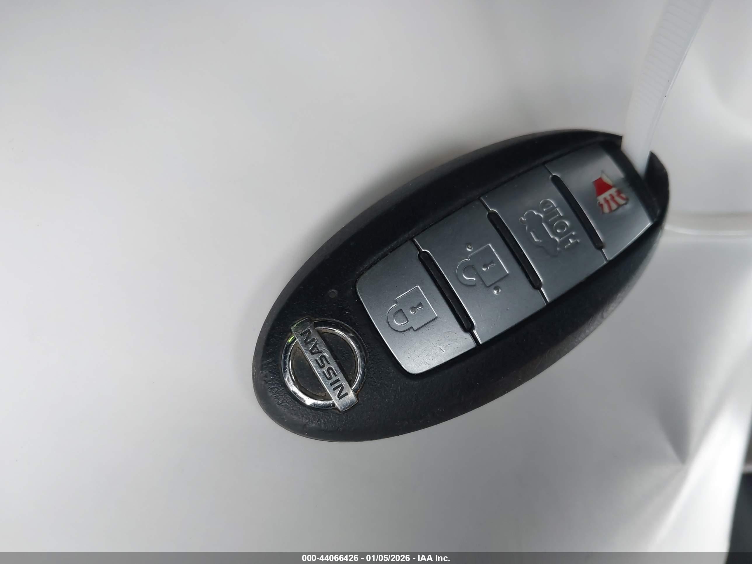 NISSAN VERSA image 11