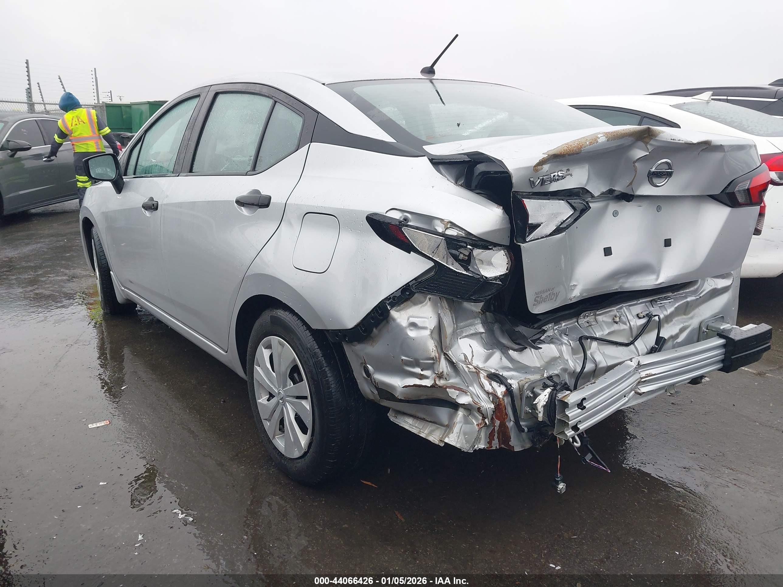 NISSAN VERSA image 3