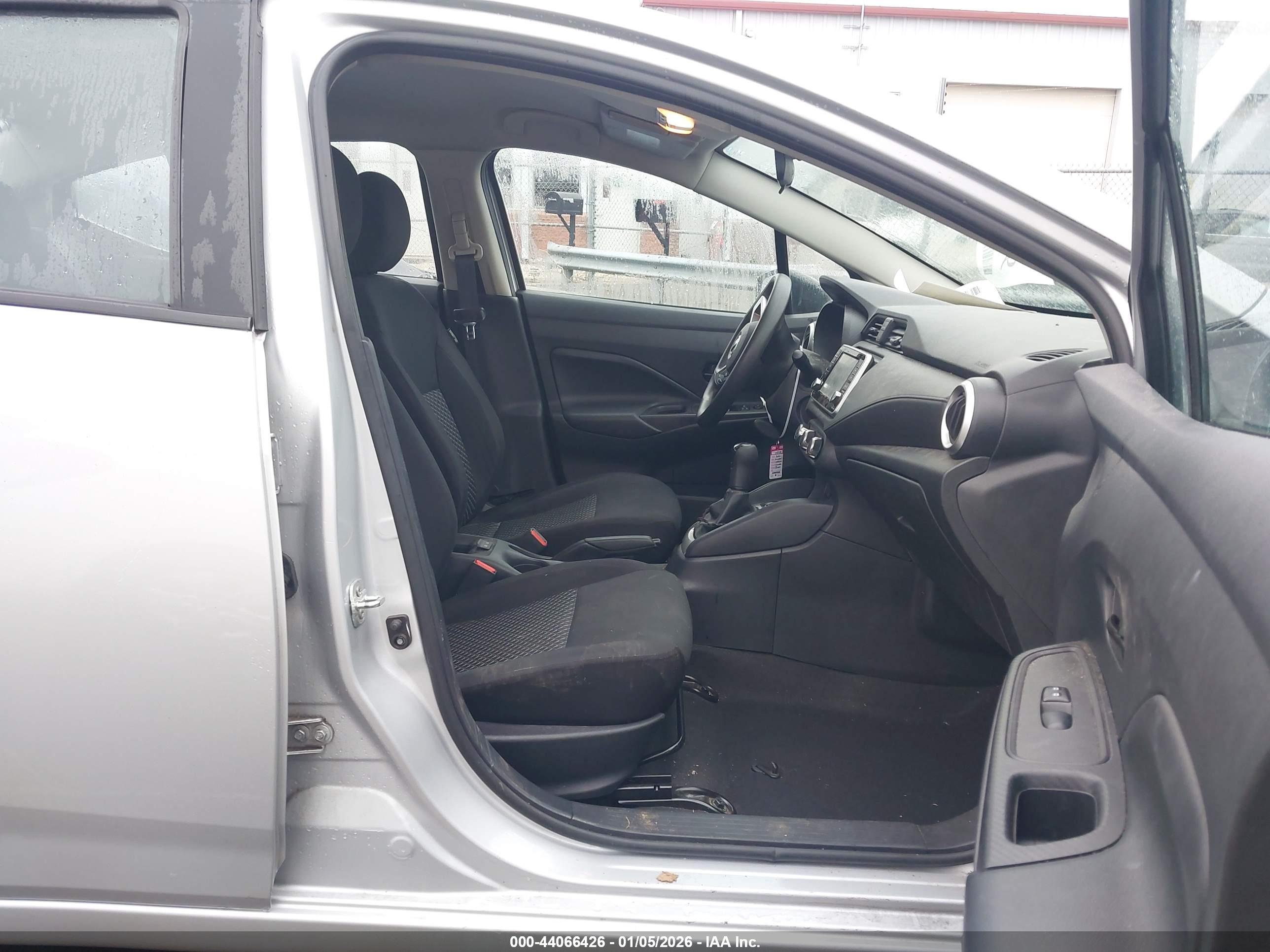 NISSAN VERSA image 5
