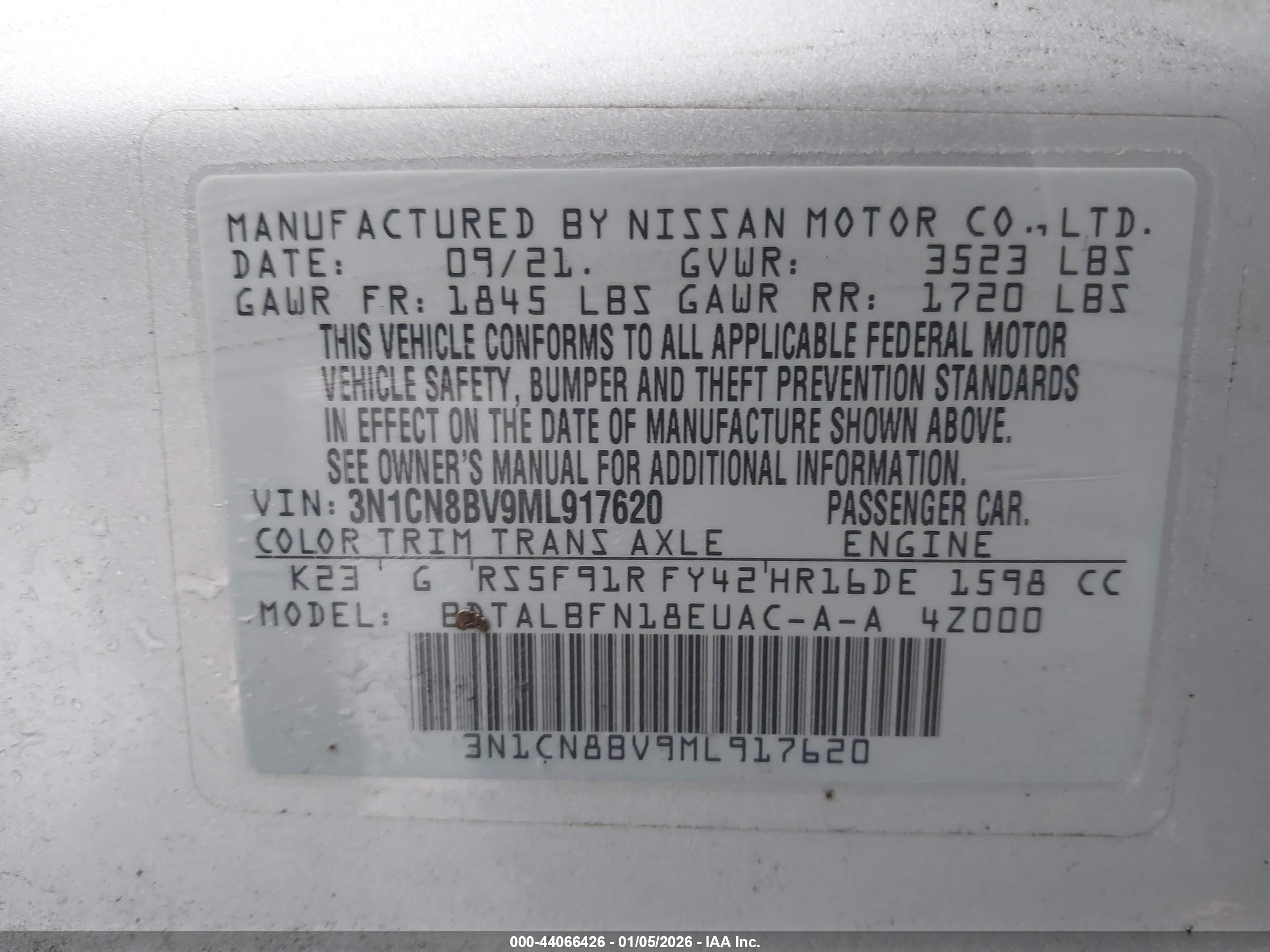 NISSAN VERSA image 9