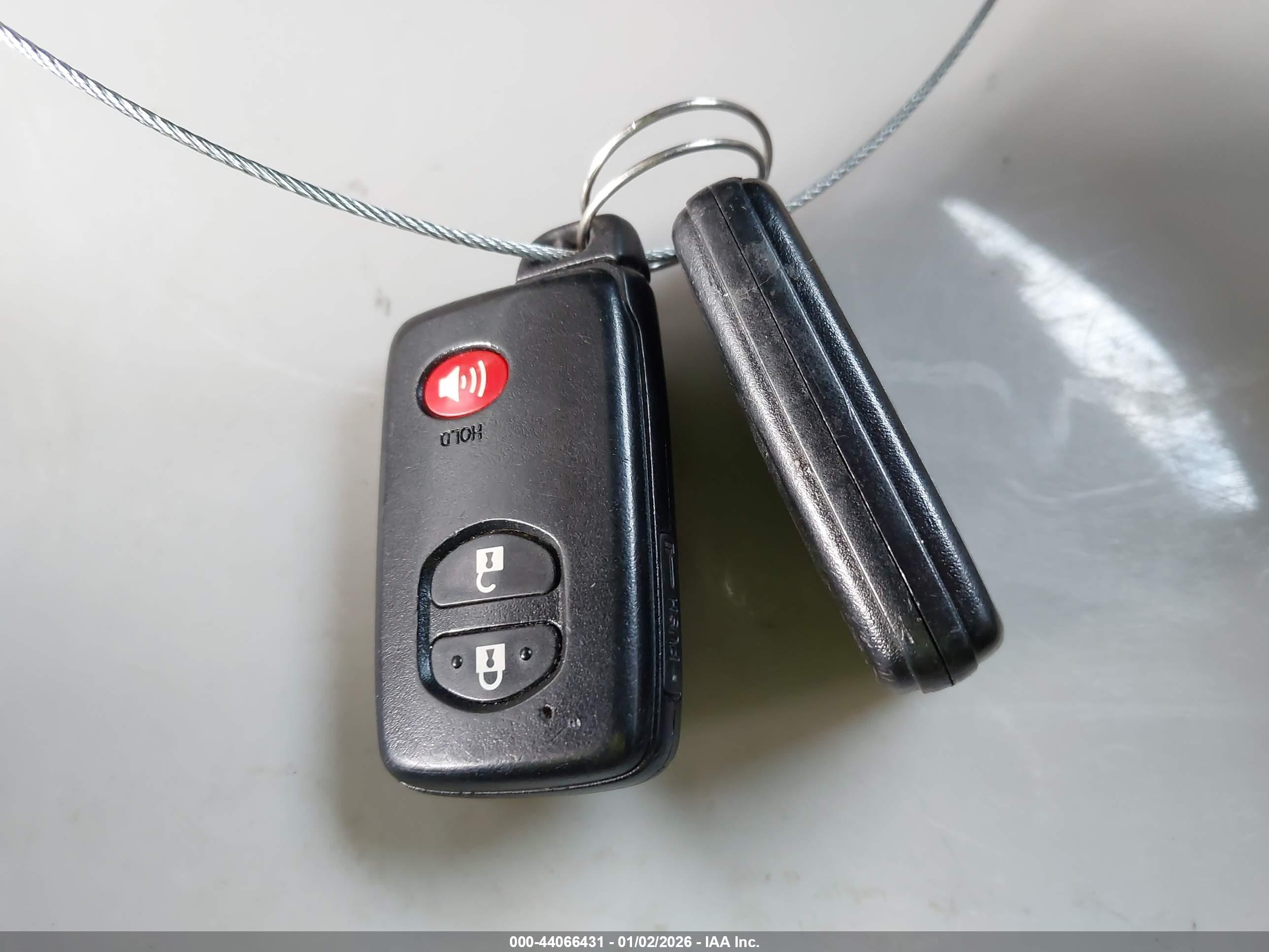 TOYOTA PRIUS image 11