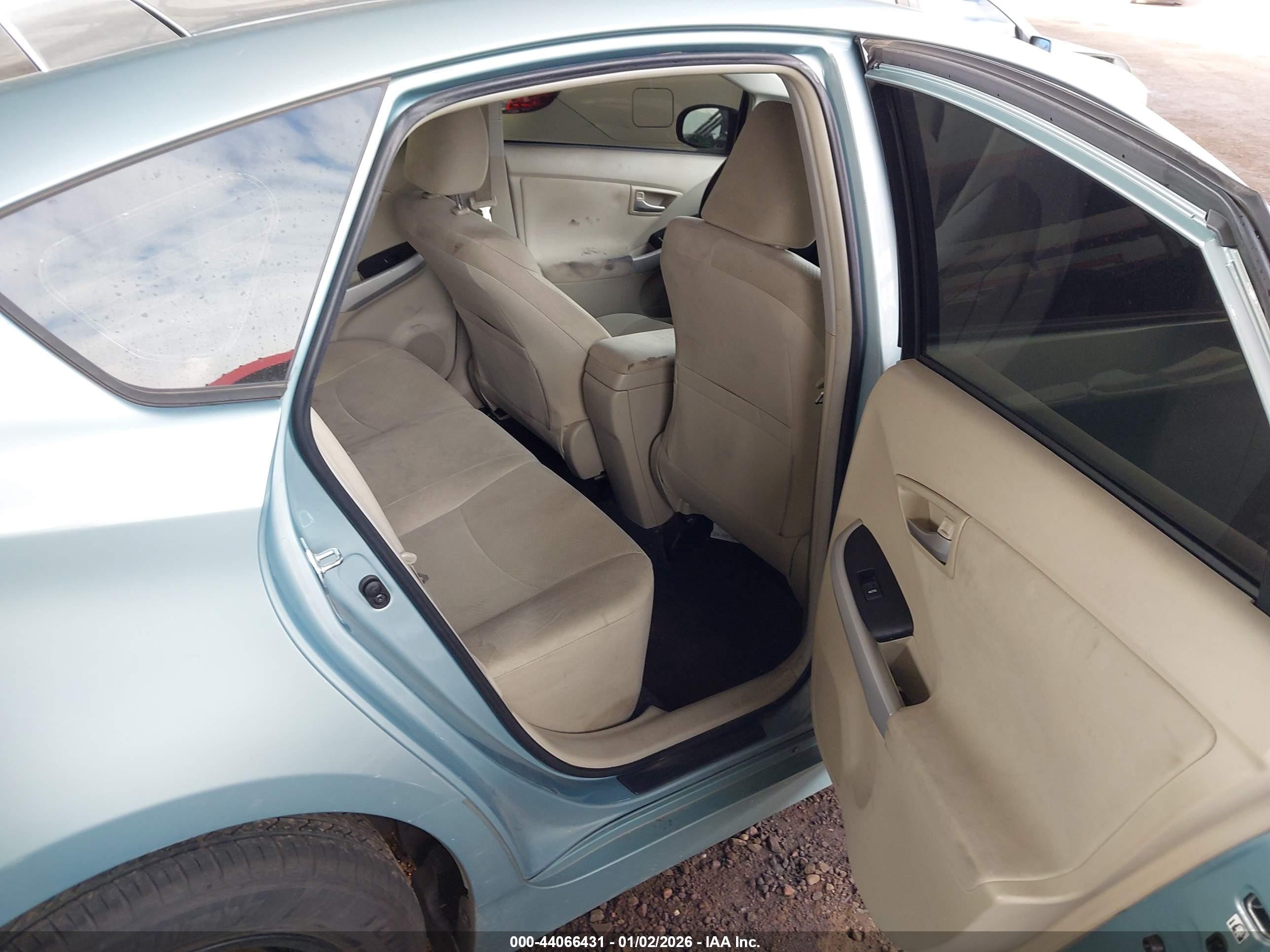 TOYOTA PRIUS image 8