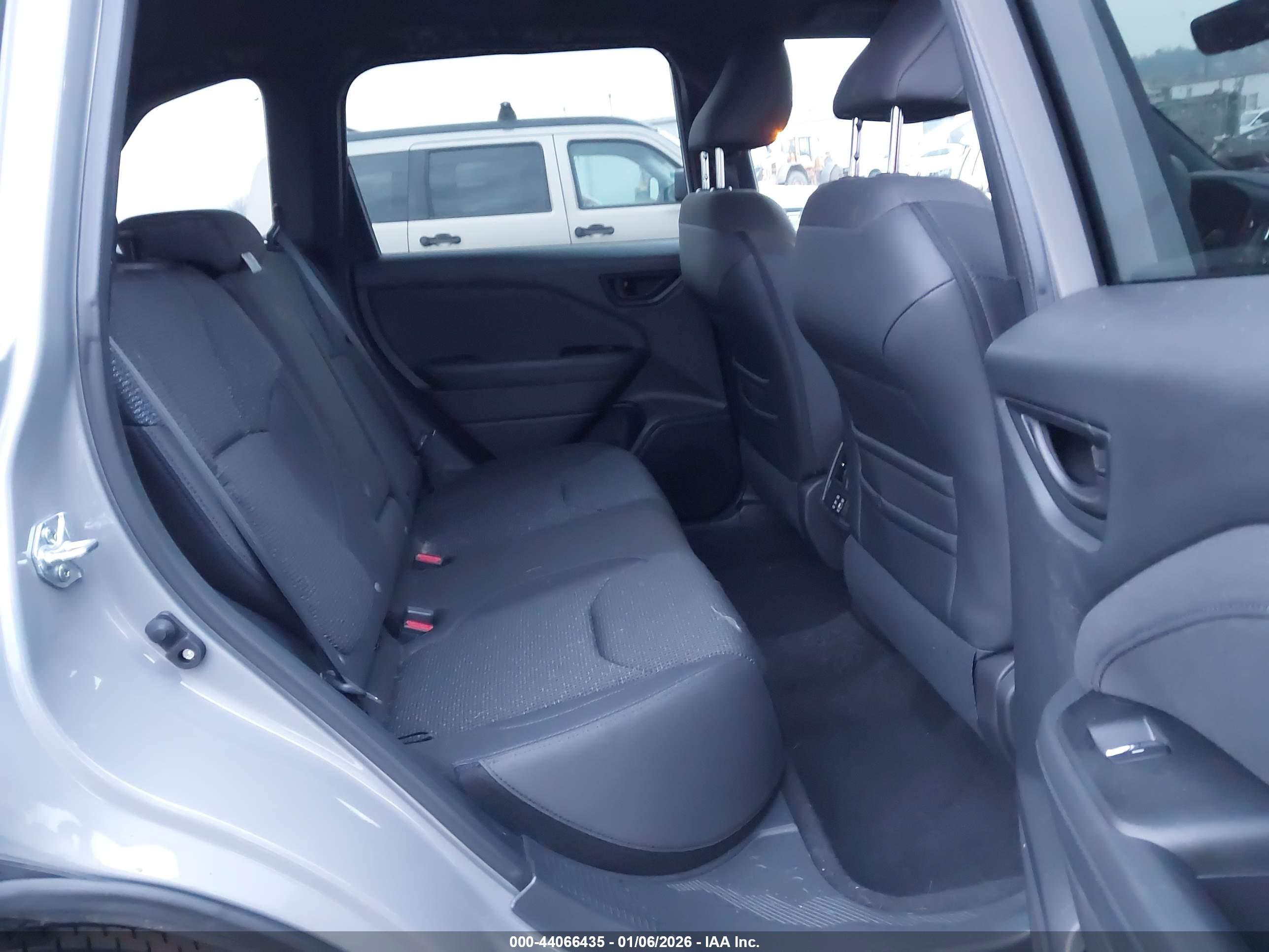 SUBARU FORESTER image 8