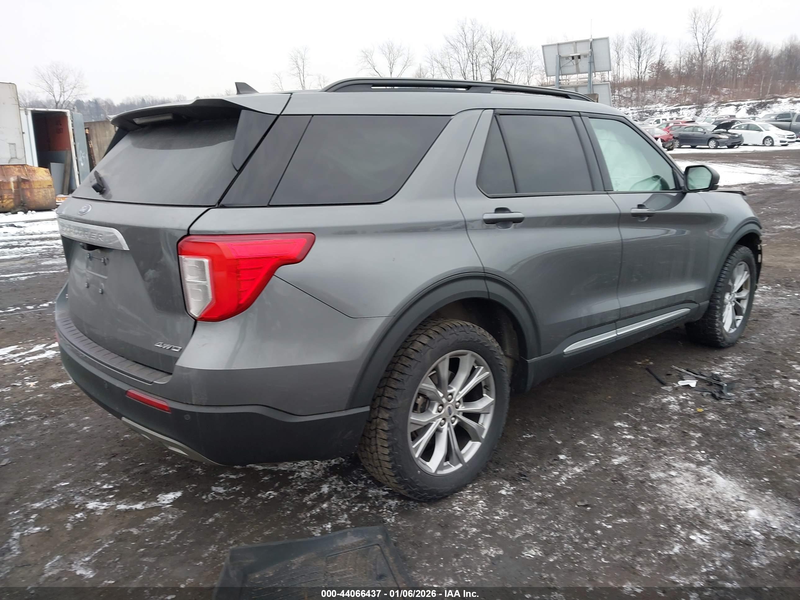 FORD EXPLORER image 4