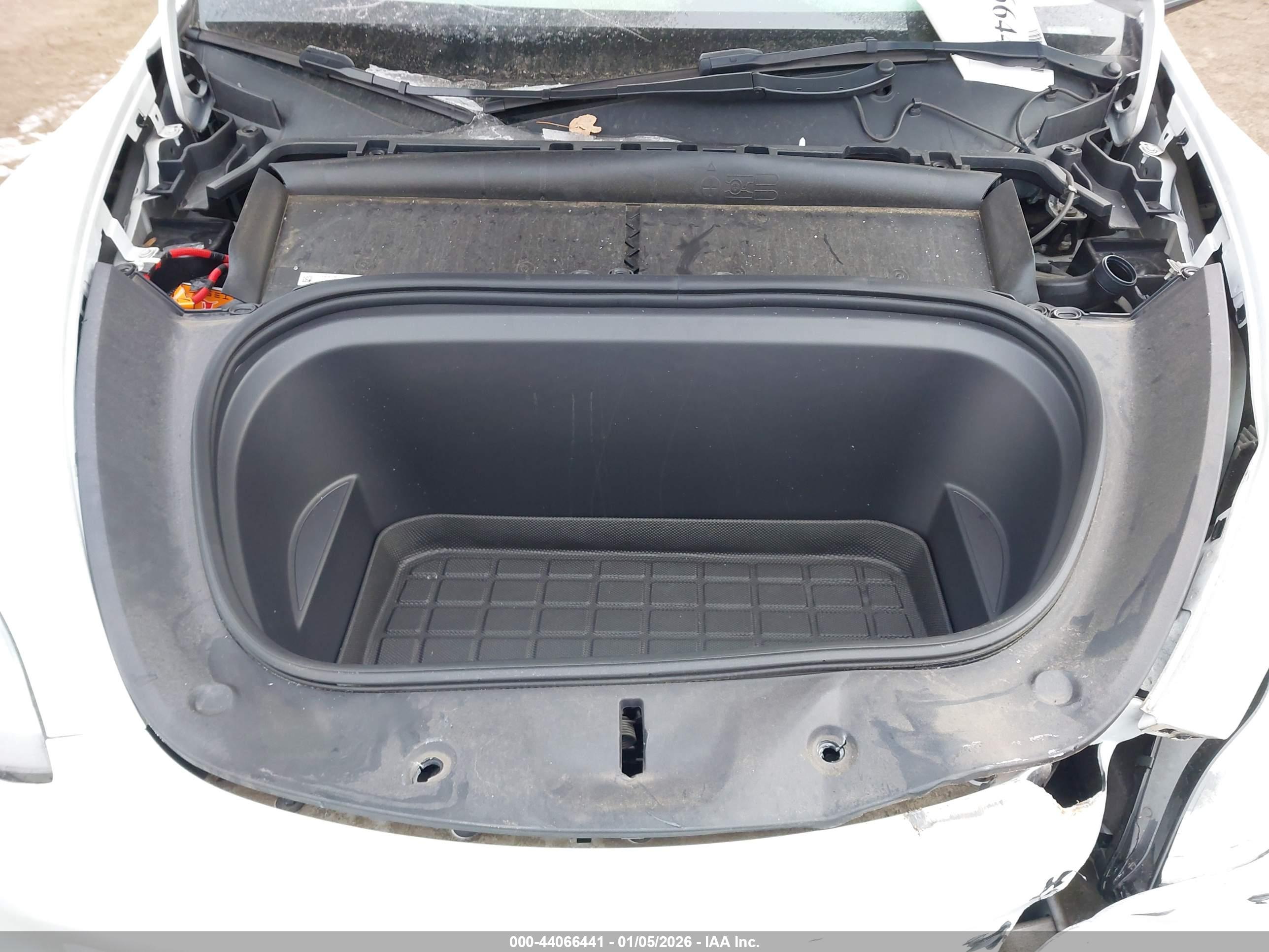 TESLA MODEL image 10