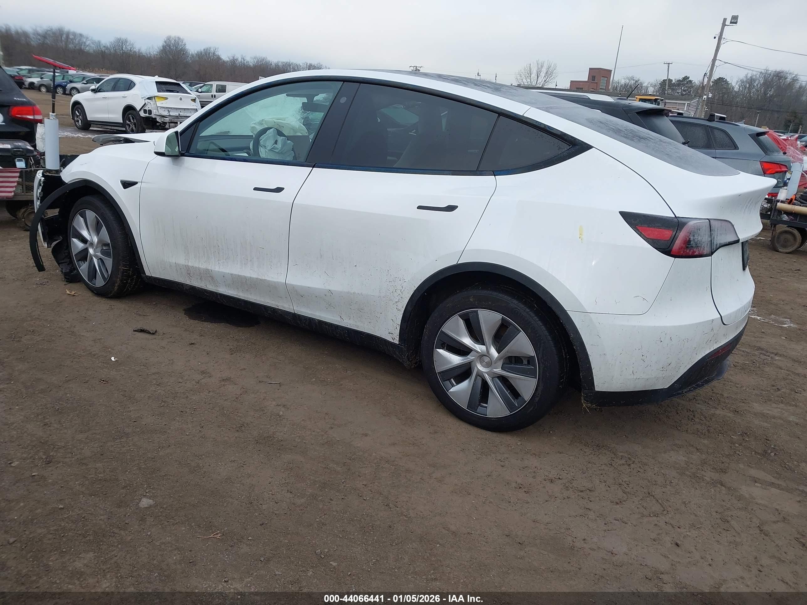TESLA MODEL image 3