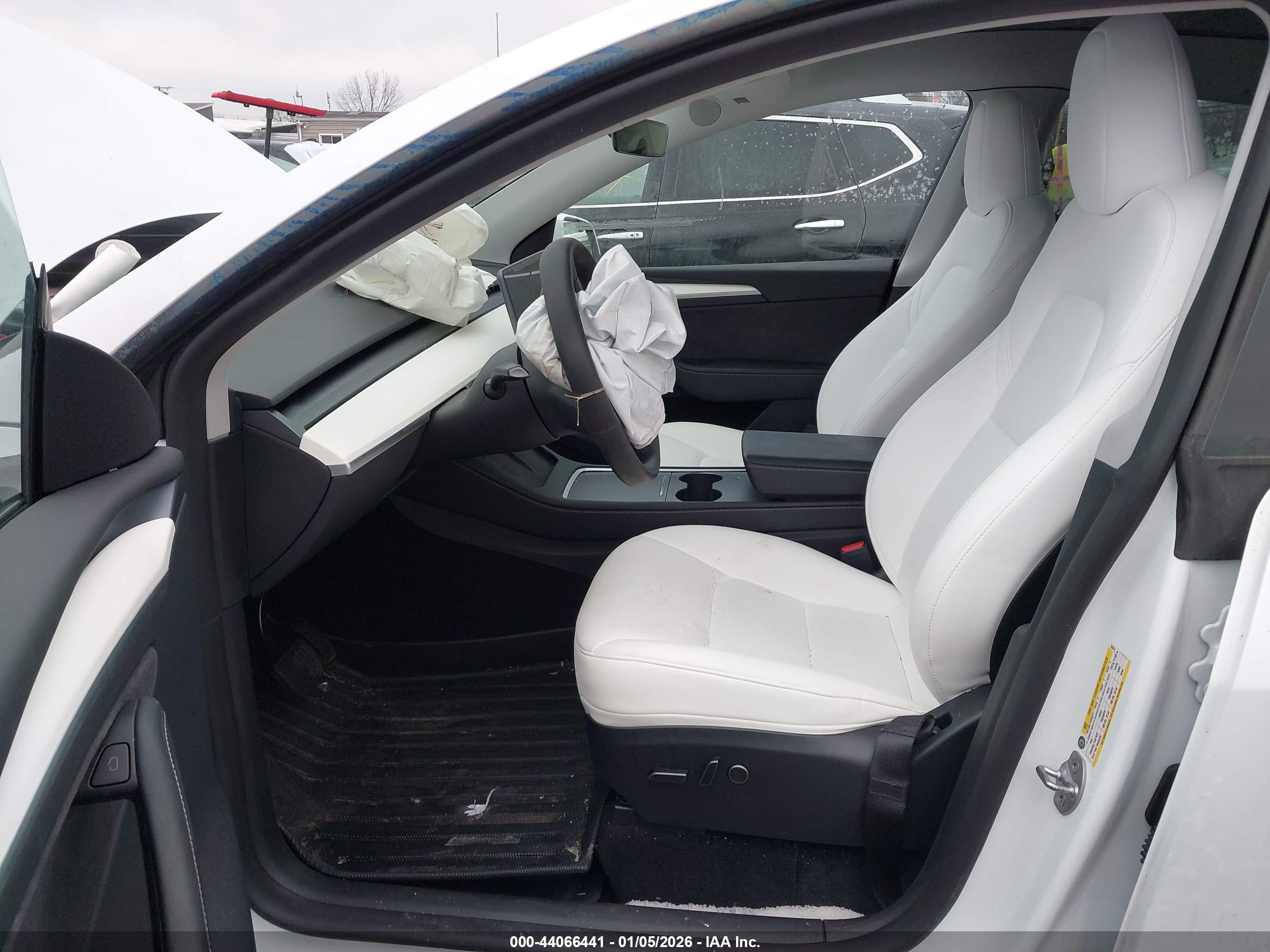 TESLA MODEL image 5