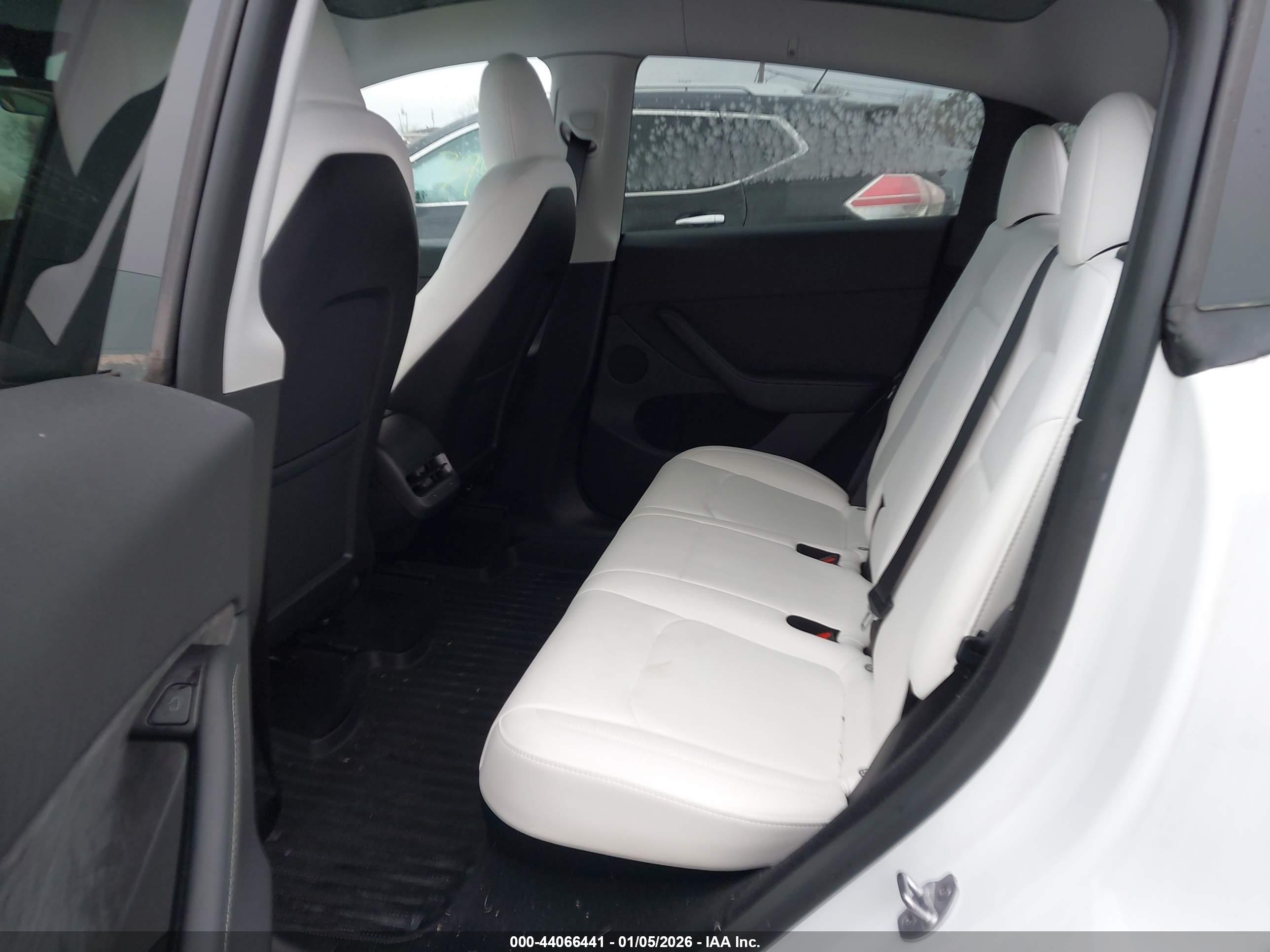 TESLA MODEL image 8