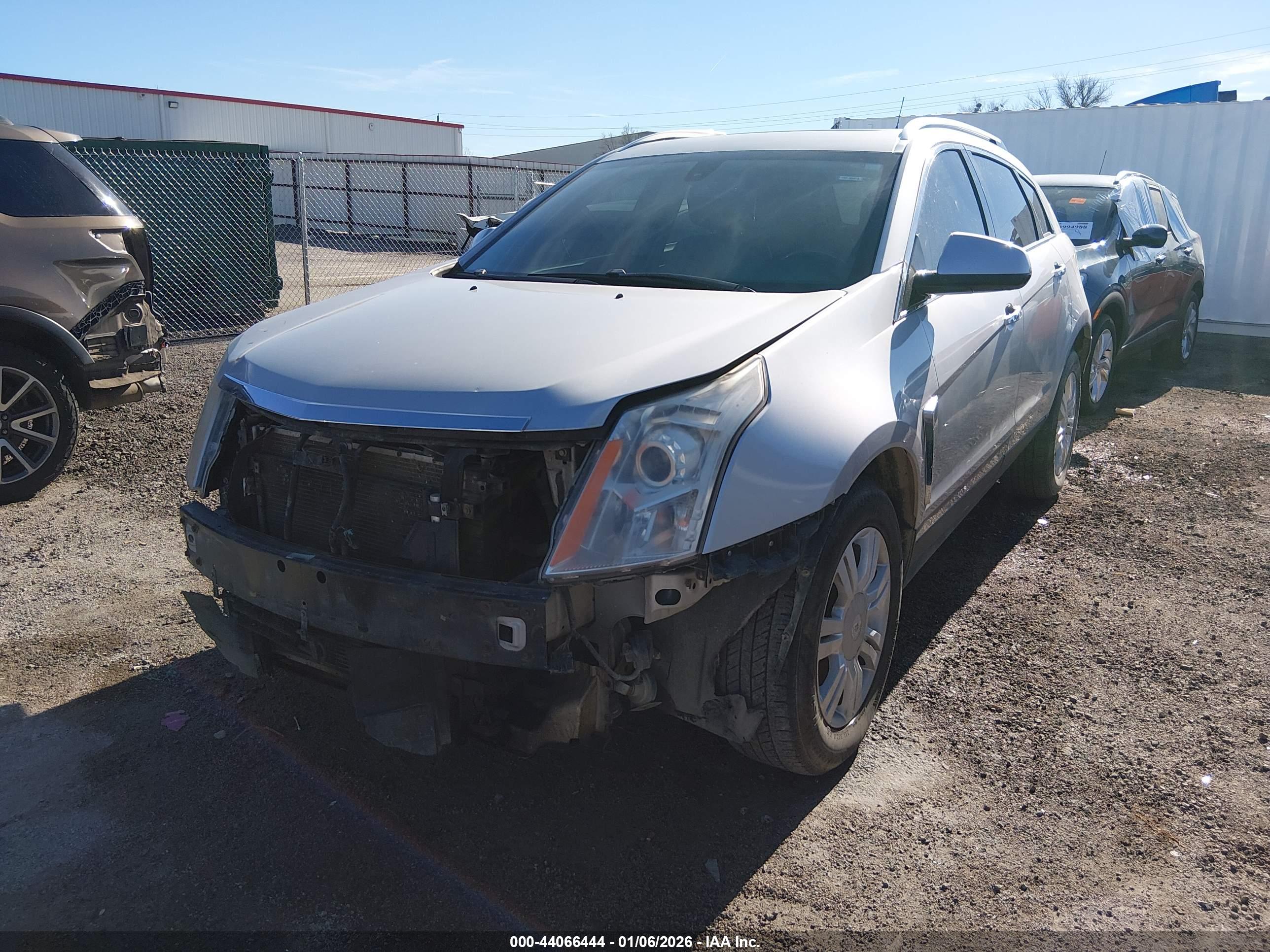 CADILLAC SRX image 2
