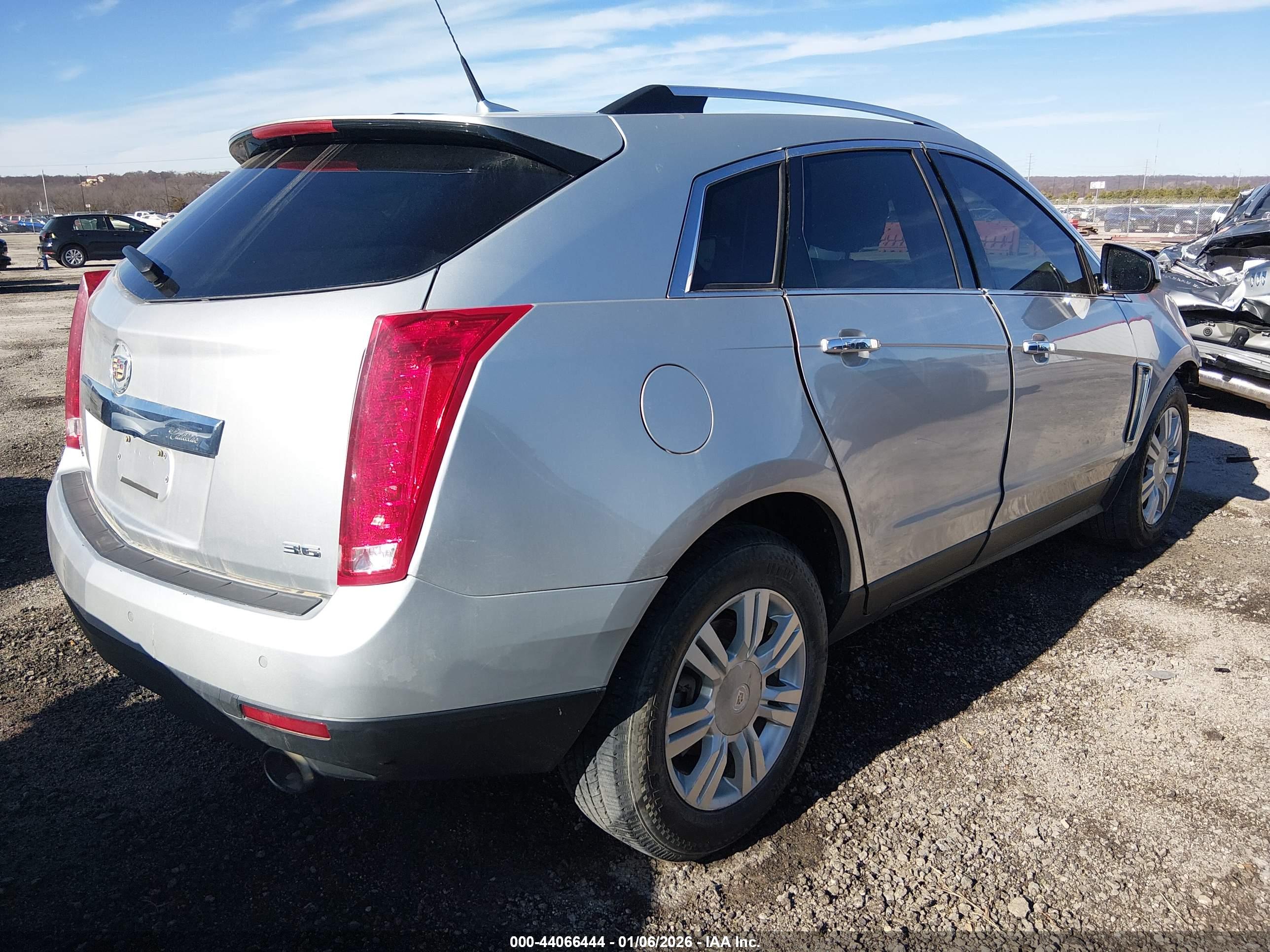 CADILLAC SRX image 4