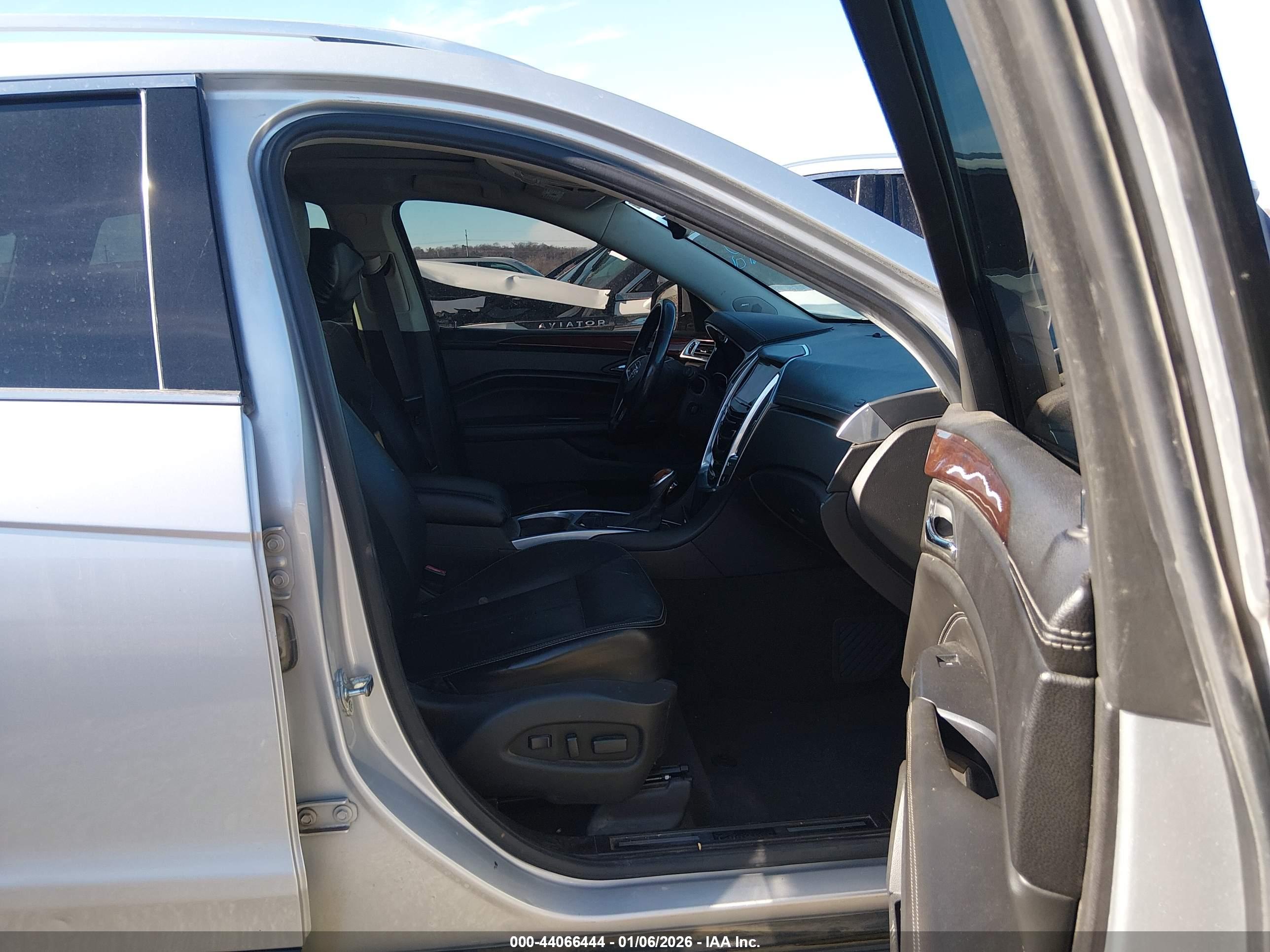 CADILLAC SRX image 5