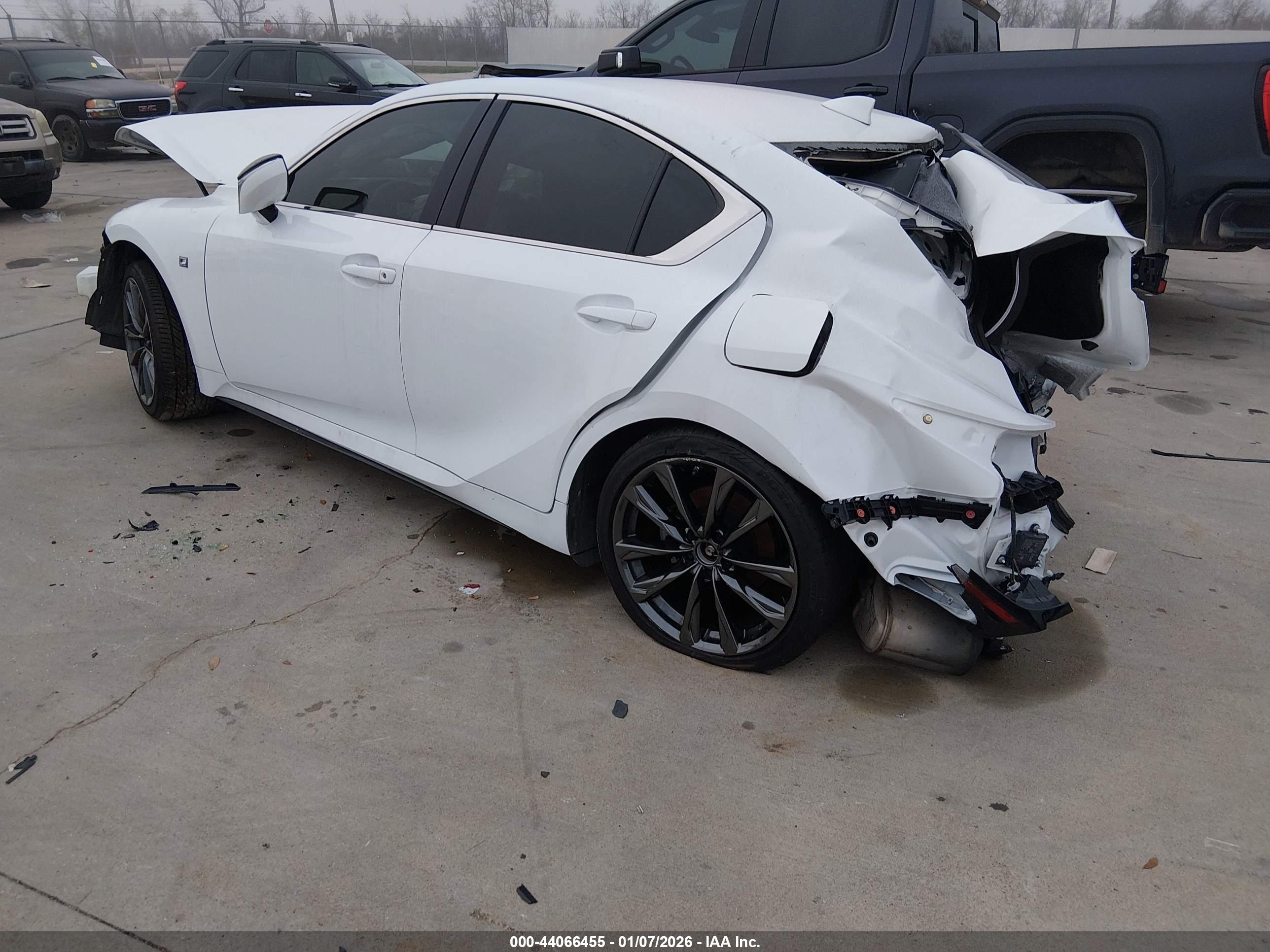 LEXUS IS image 3