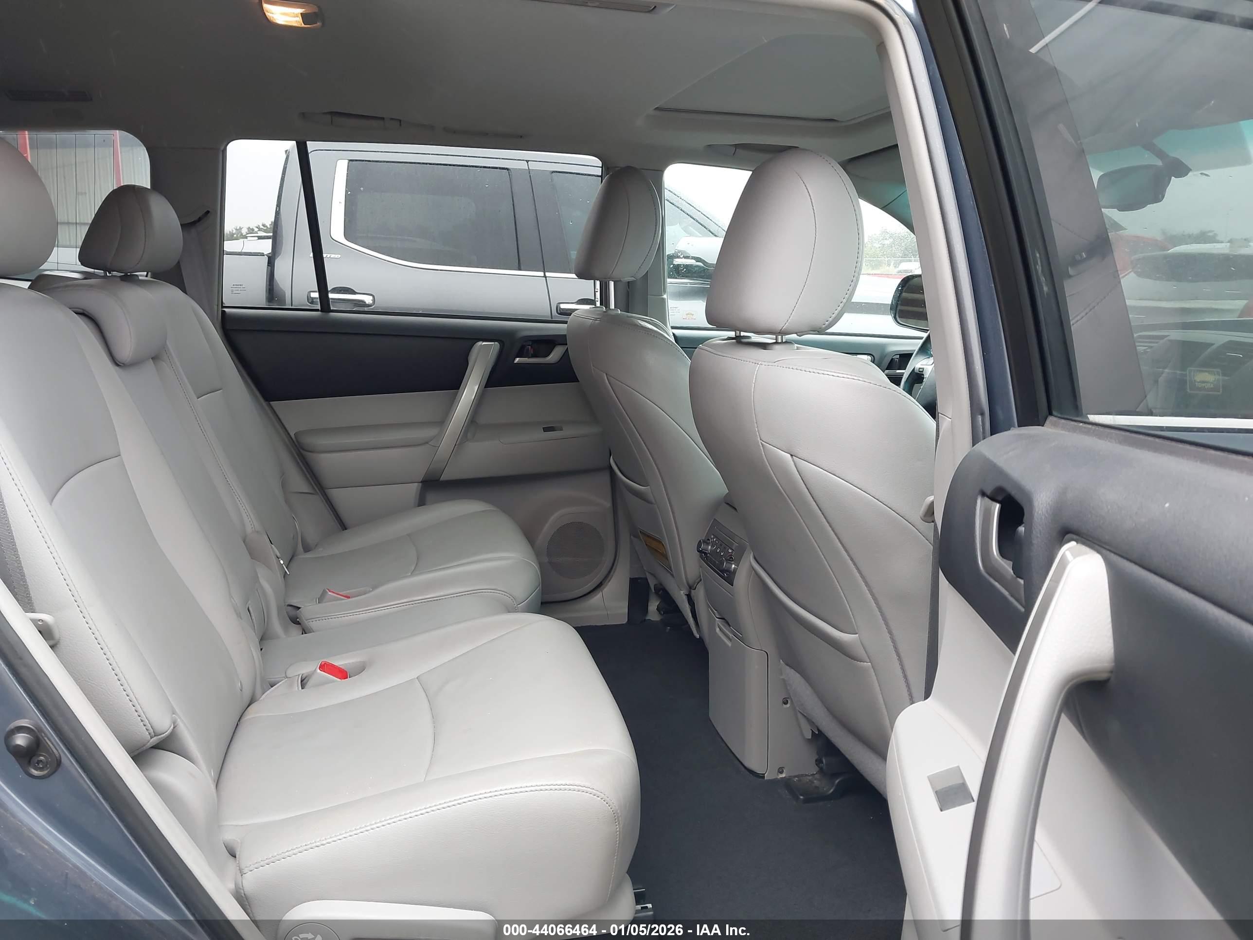 TOYOTA HIGHLANDER image 8