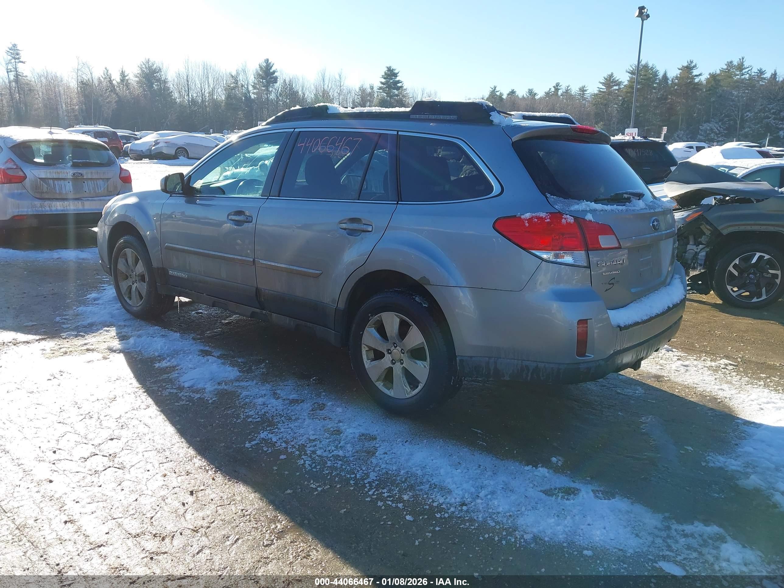 SUBARU OUTBACK image 3