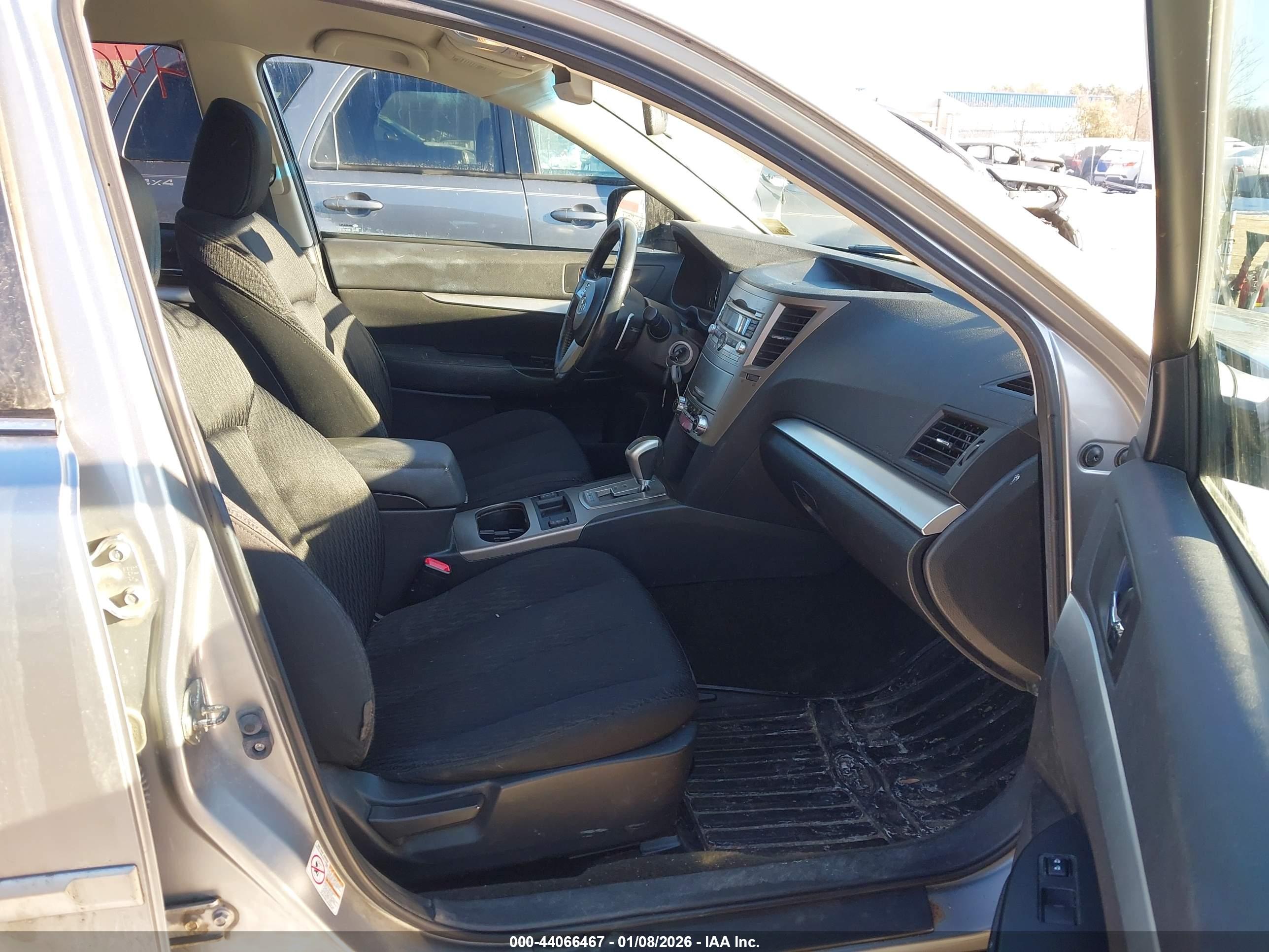 SUBARU OUTBACK image 5