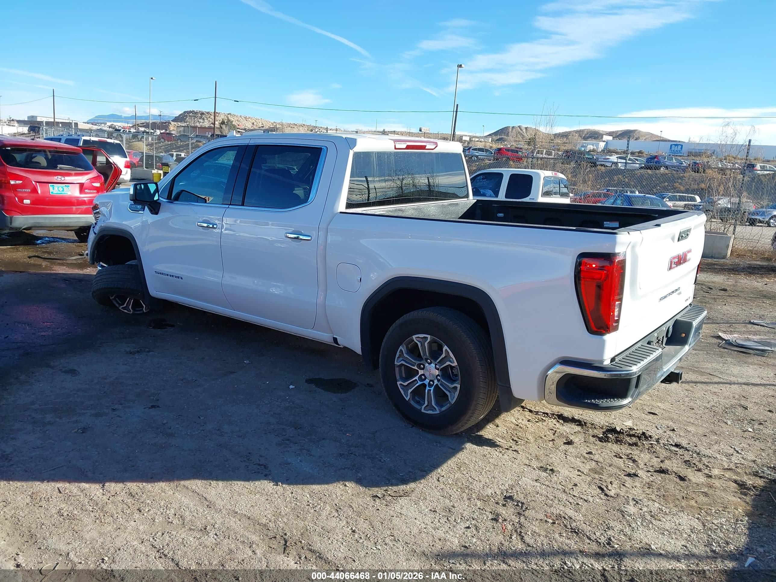 GMC SIERRA image 3