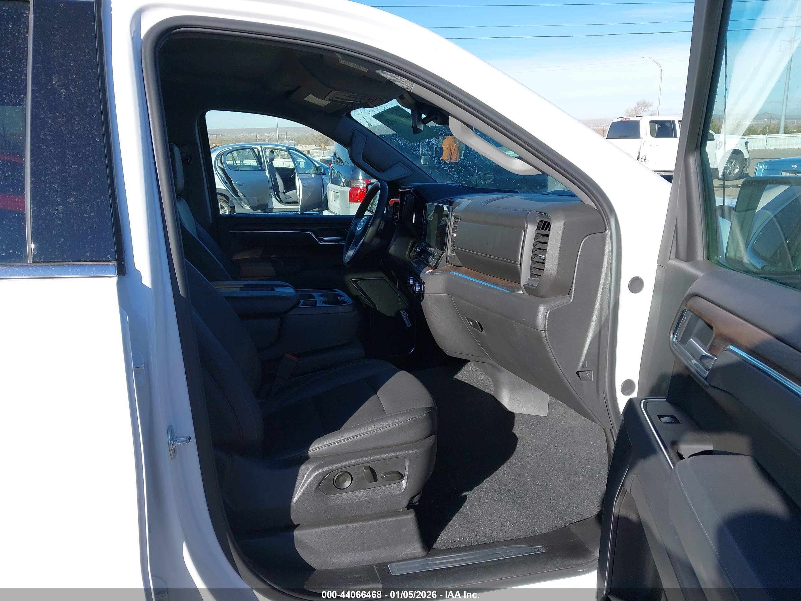 GMC SIERRA image 5