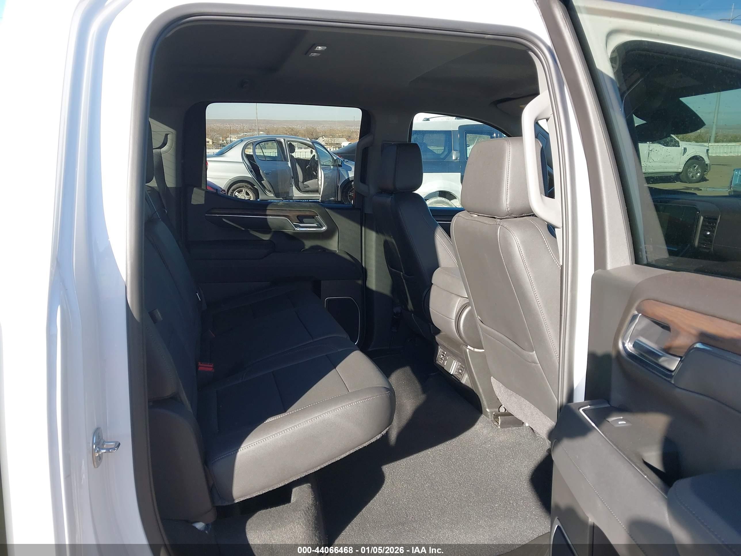 GMC SIERRA image 8