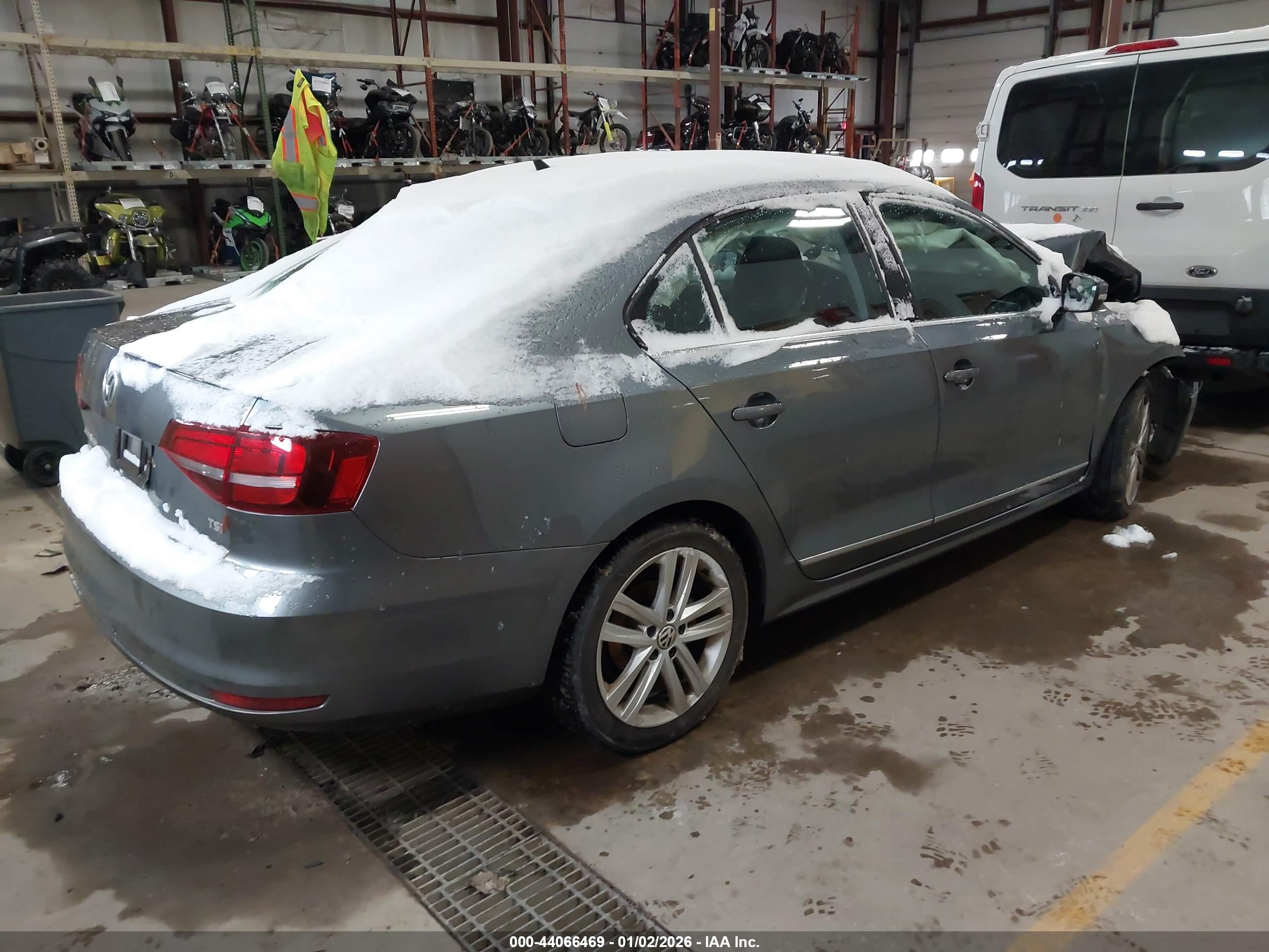 VOLKSWAGEN JETTA image 4