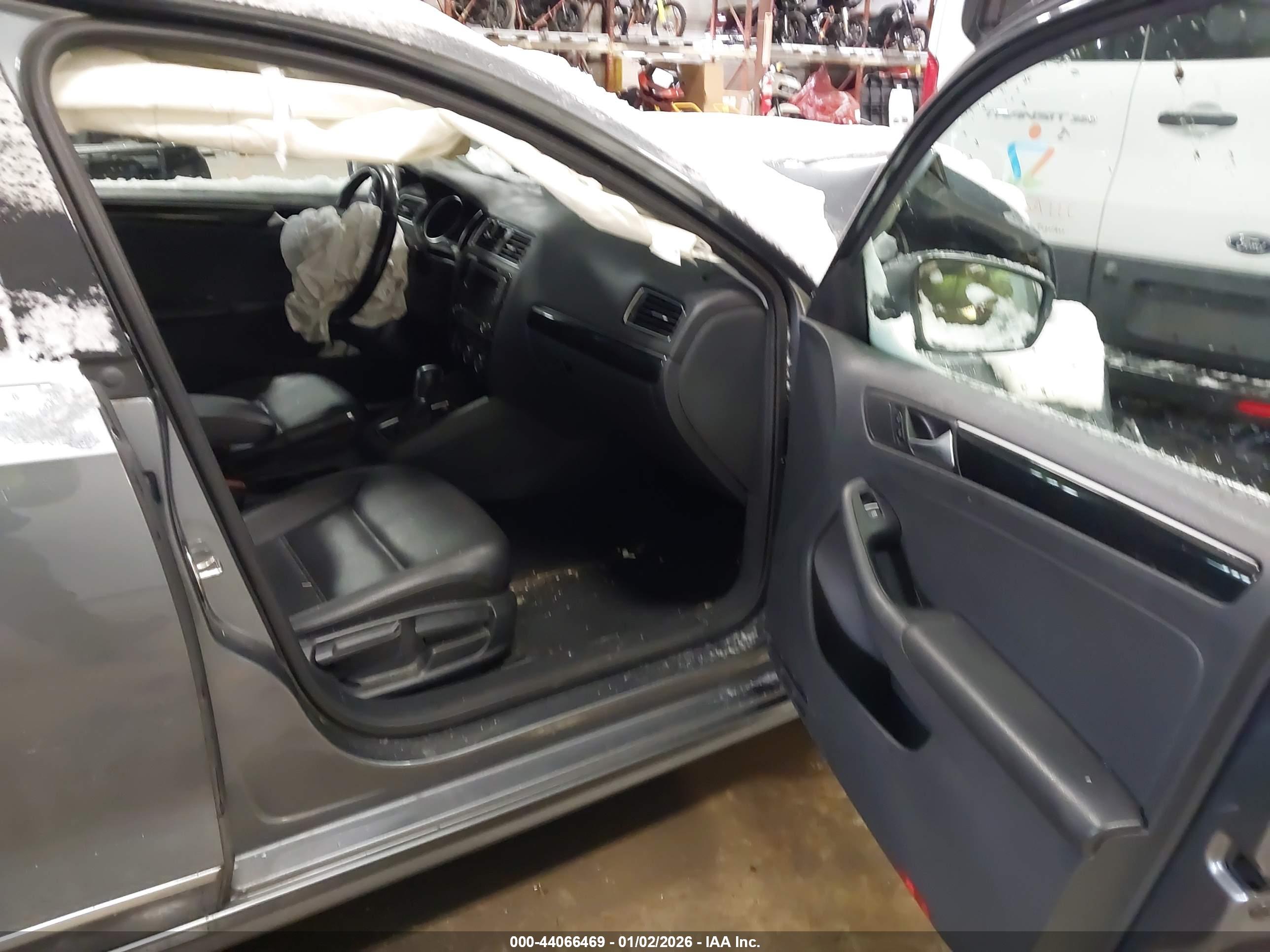 VOLKSWAGEN JETTA image 5