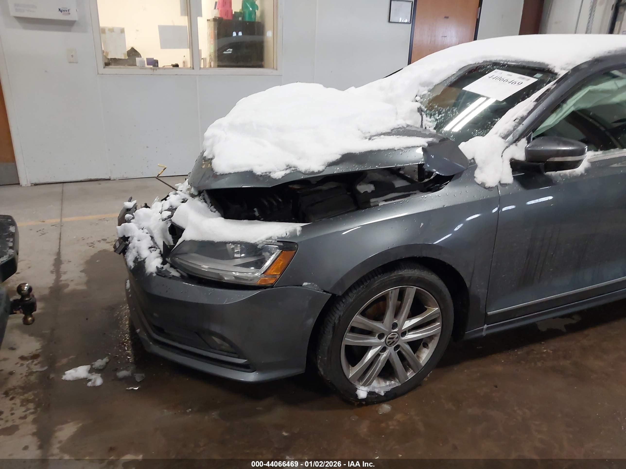 VOLKSWAGEN JETTA image 6