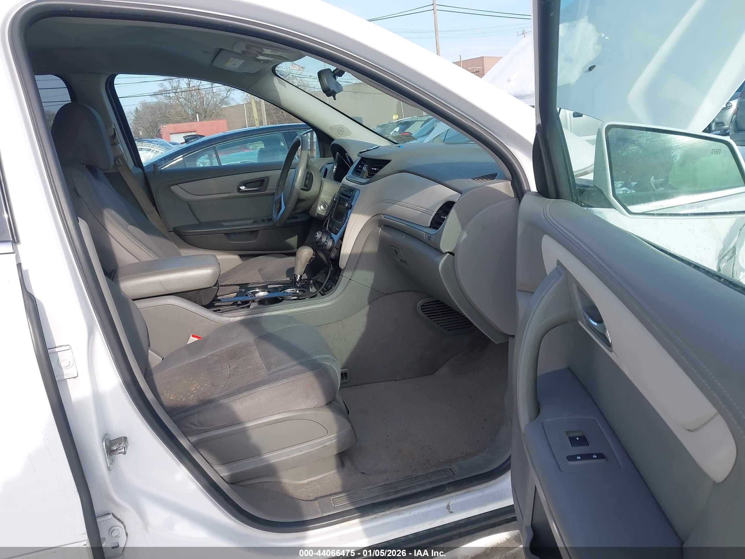CHEVROLET TRAVERSE image 5