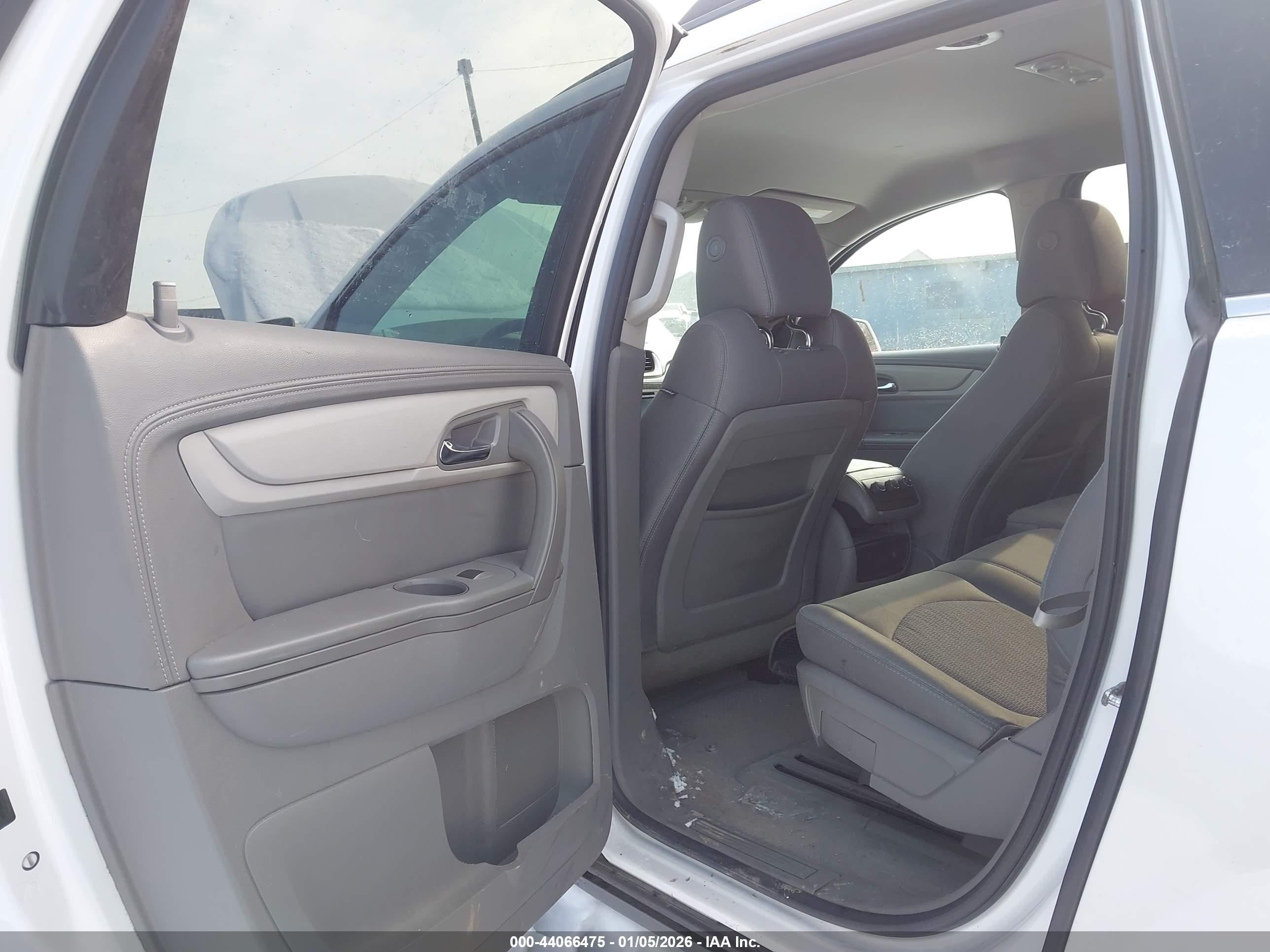 CHEVROLET TRAVERSE image 8