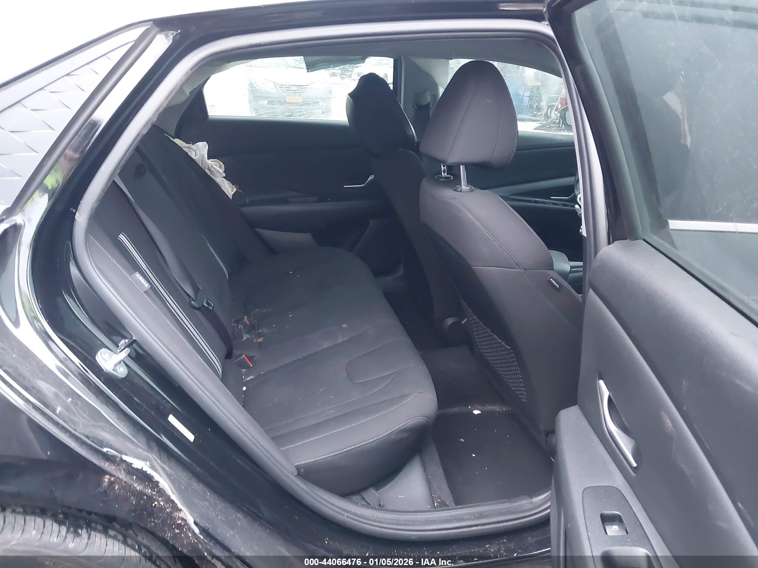 HYUNDAI ELANTRA image 8