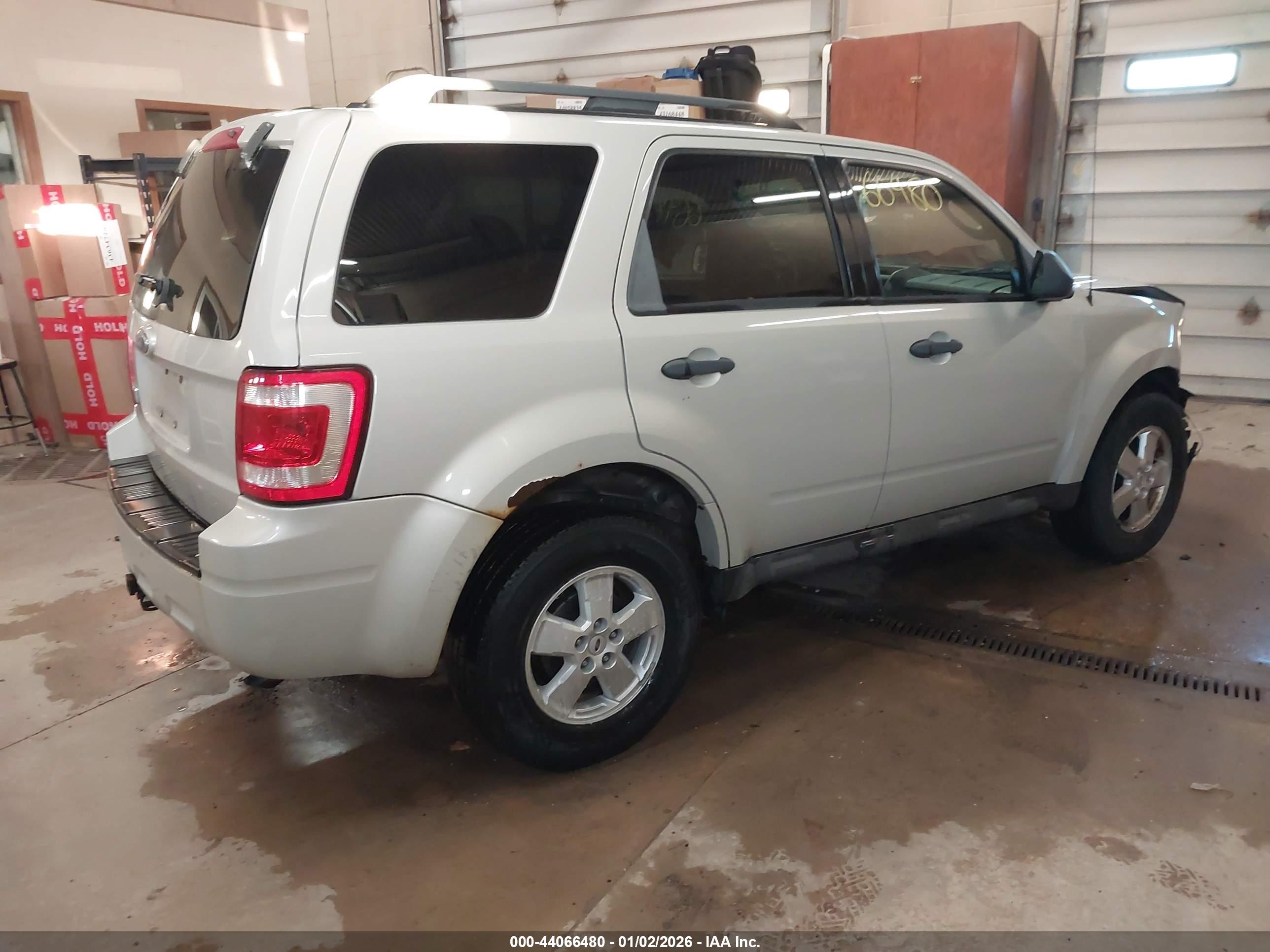 FORD ESCAPE image 4