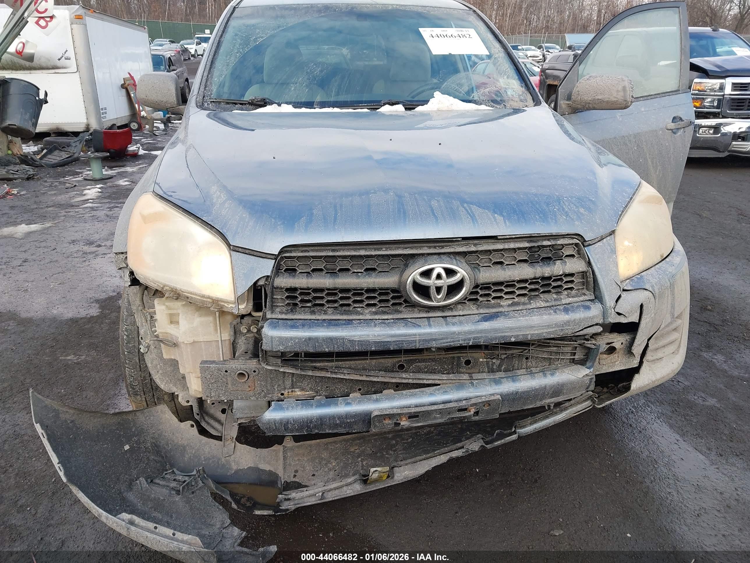 TOYOTA RAV4 image 6