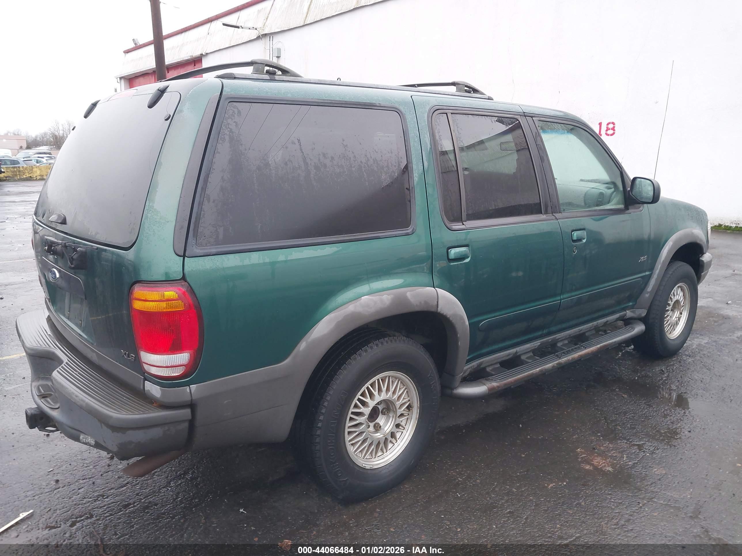 FORD EXPLORER image 4