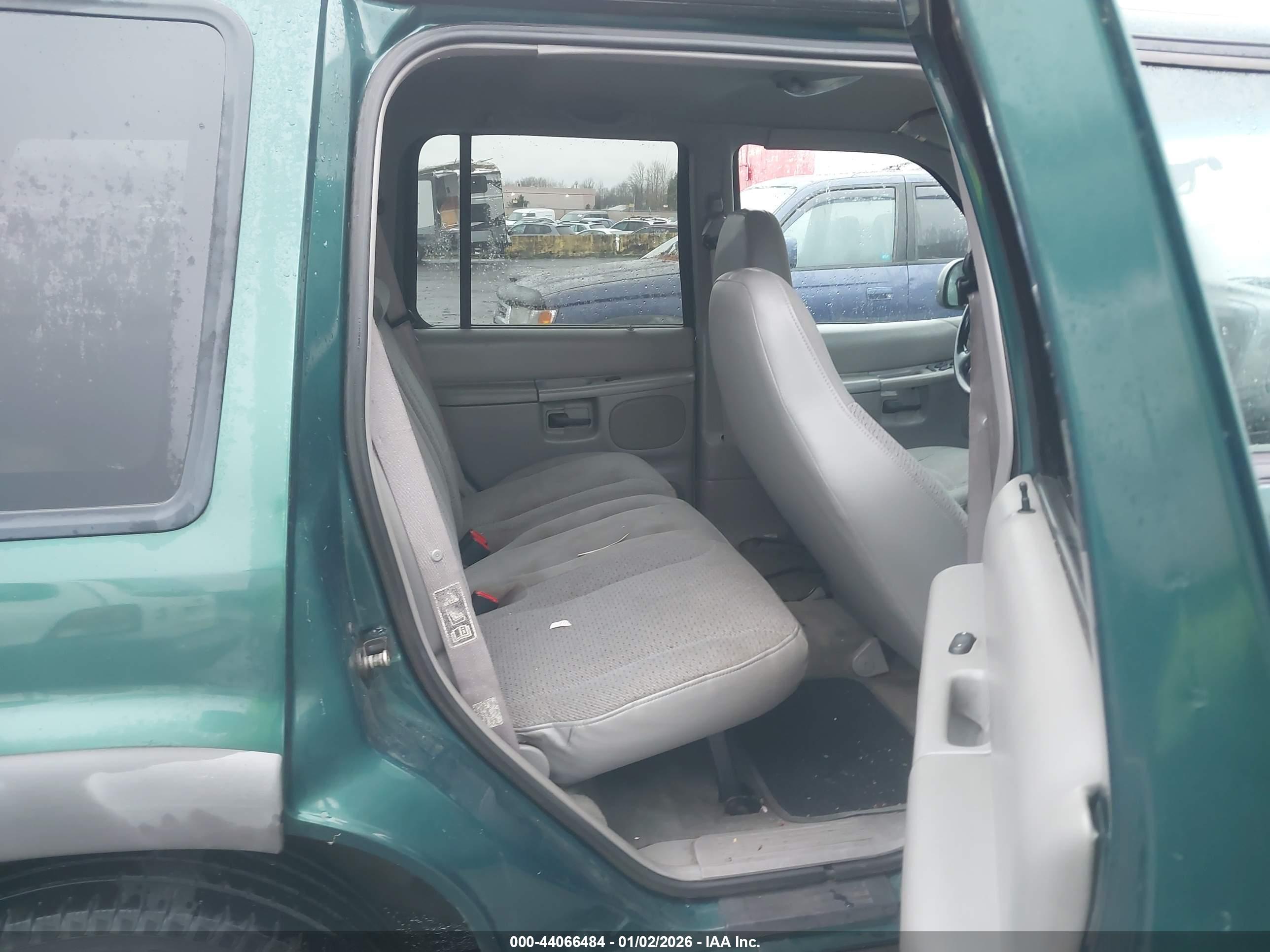 FORD EXPLORER image 8