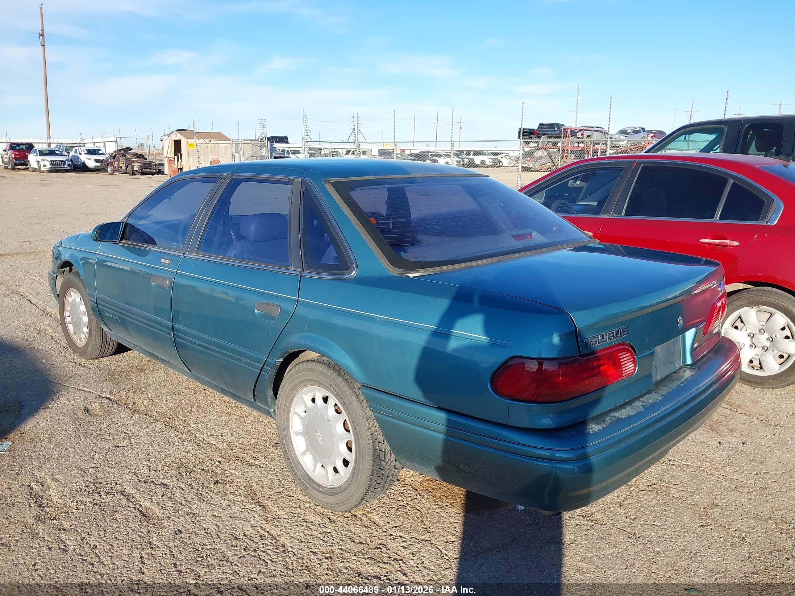 FORD TAURUS image 3