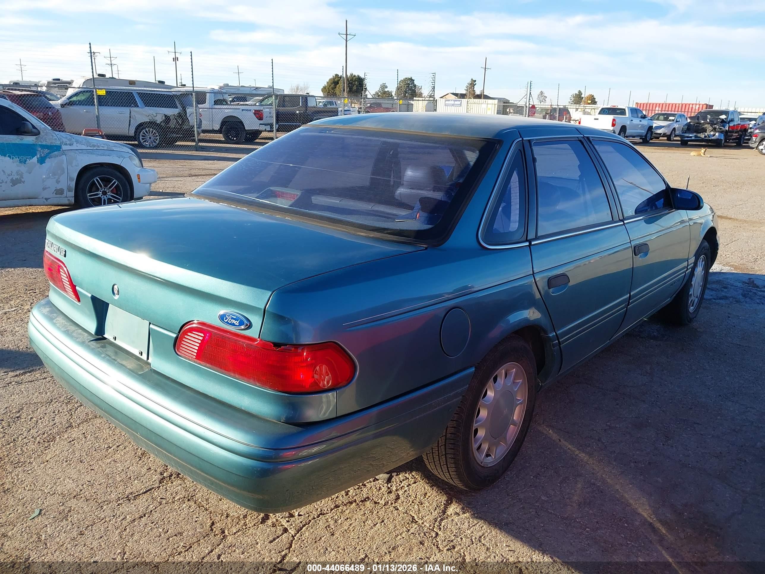 FORD TAURUS image 4