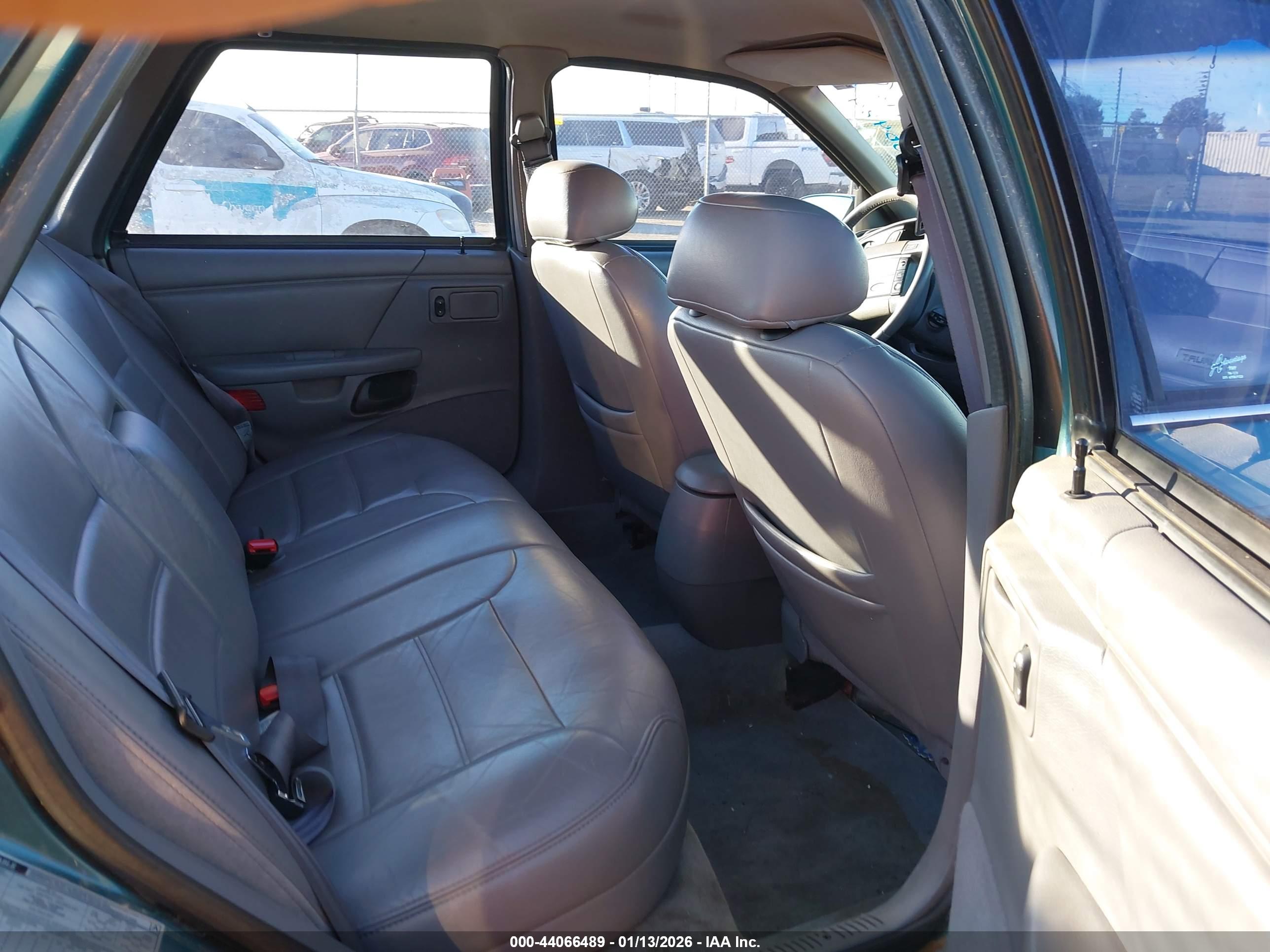 FORD TAURUS image 8