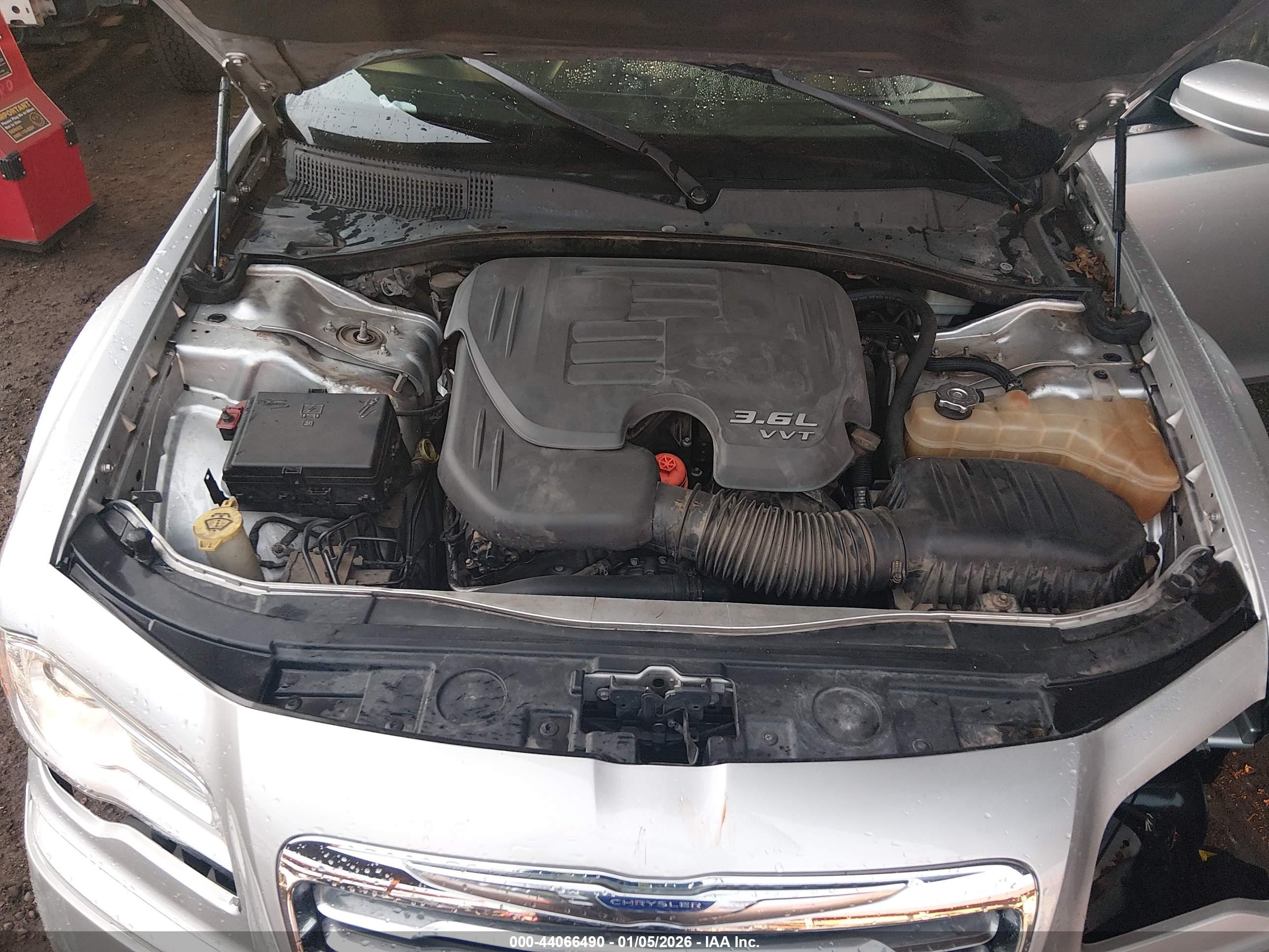 CHRYSLER 300 image 10