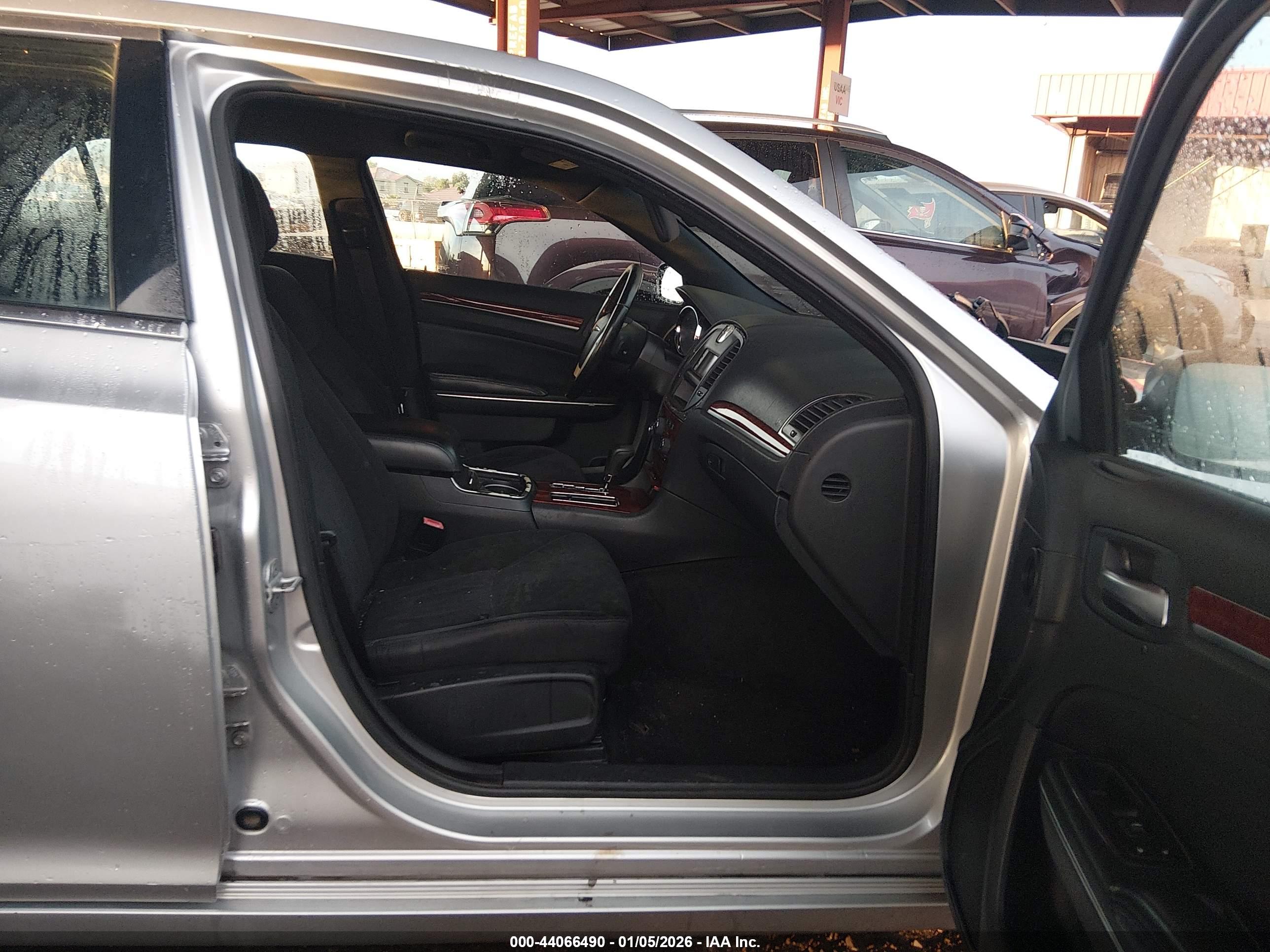 CHRYSLER 300 image 5