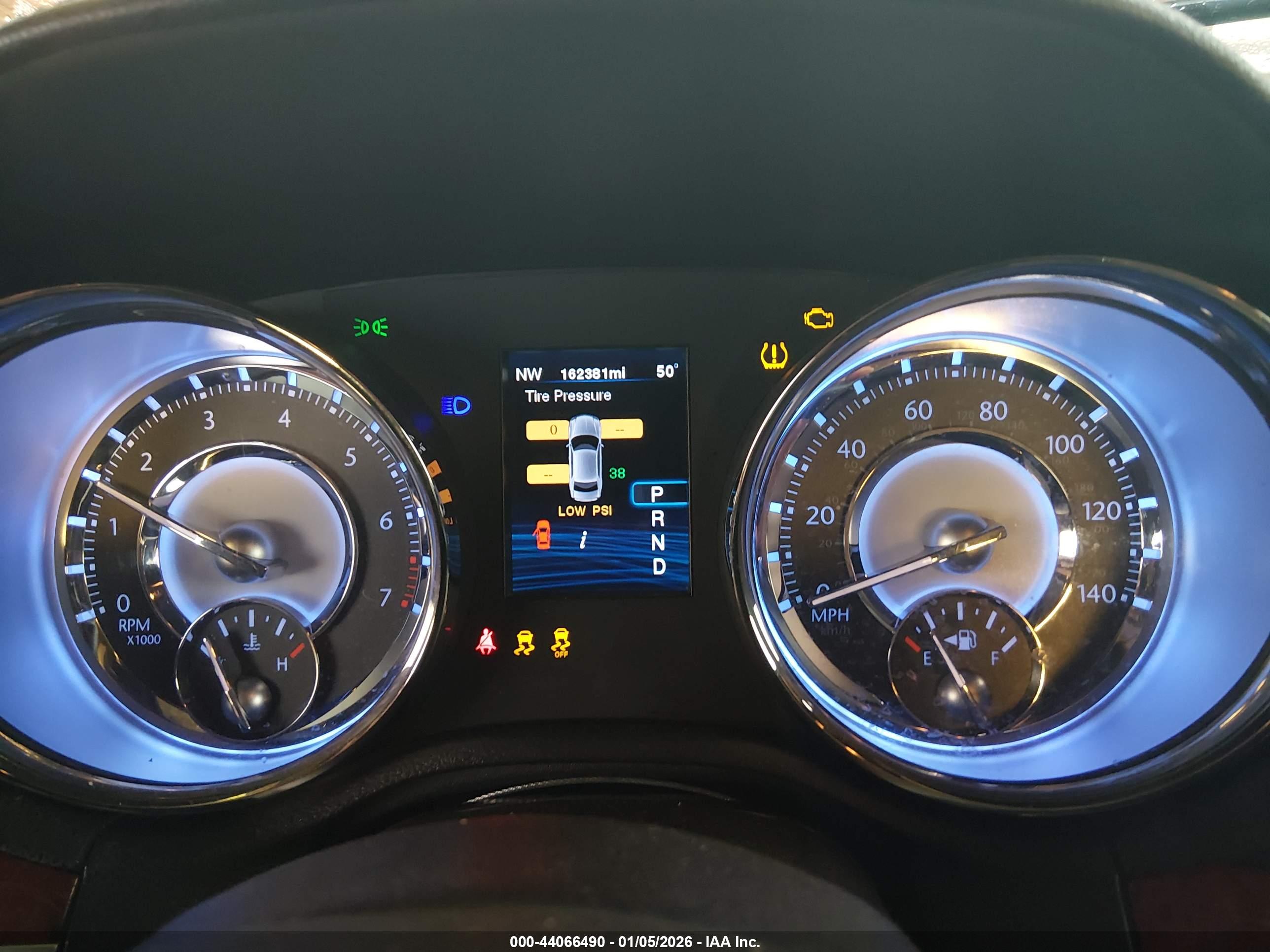 CHRYSLER 300 image 7