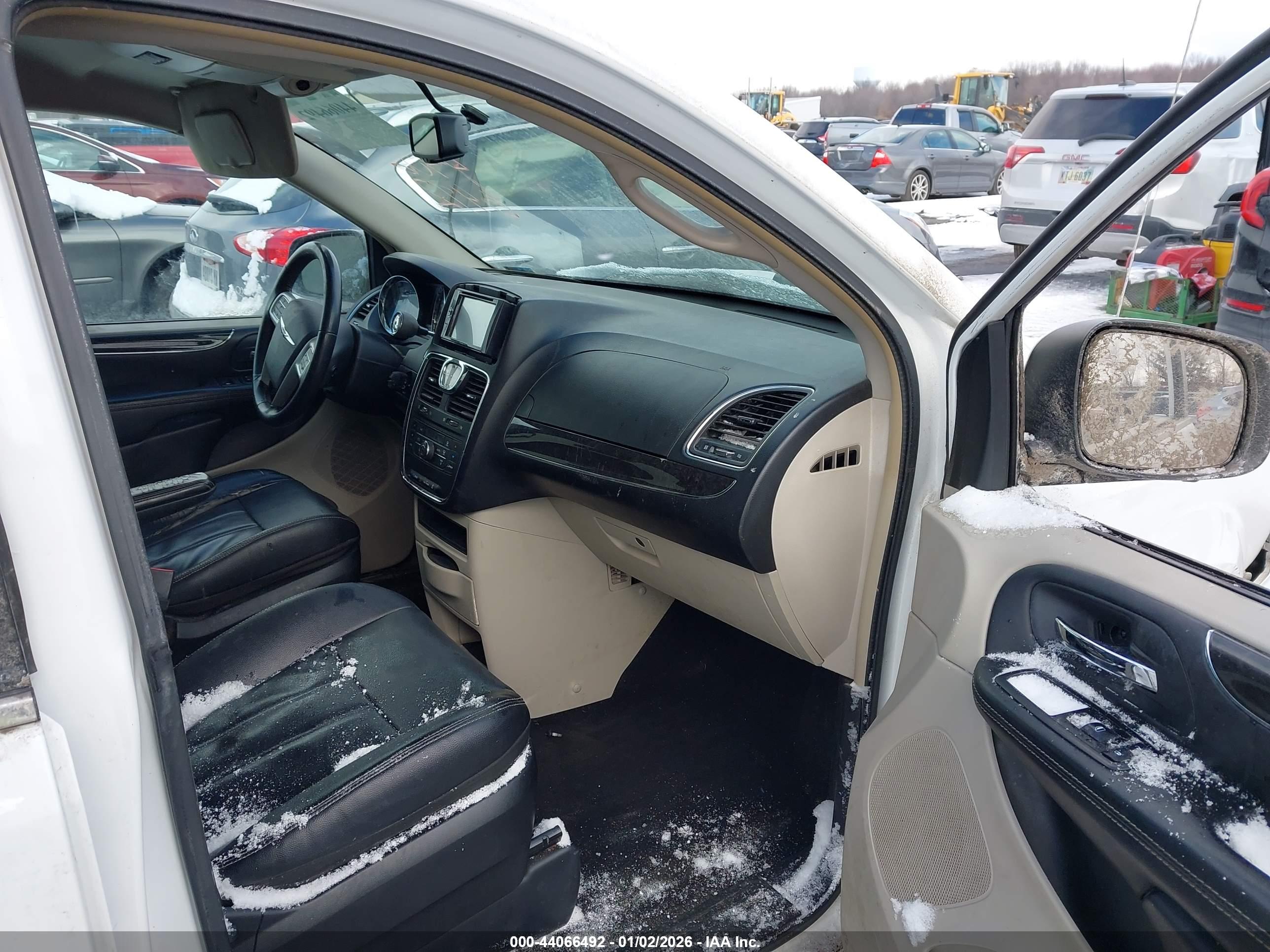 CHRYSLER TOWN image 5
