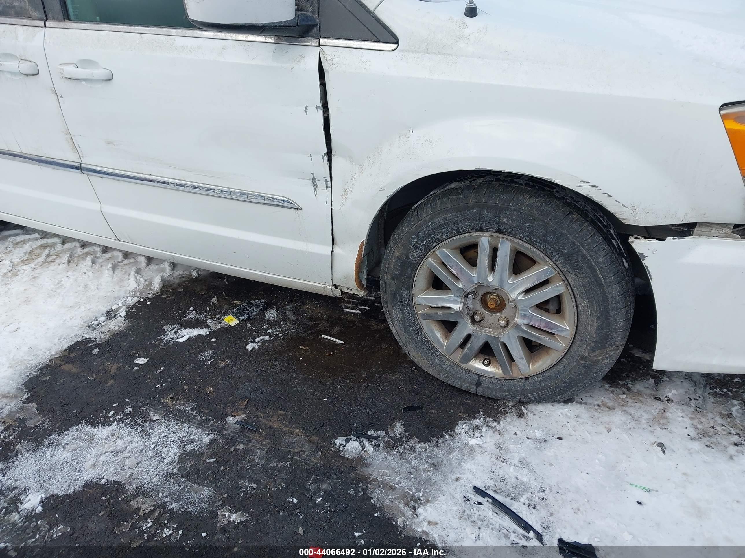 CHRYSLER TOWN image 6