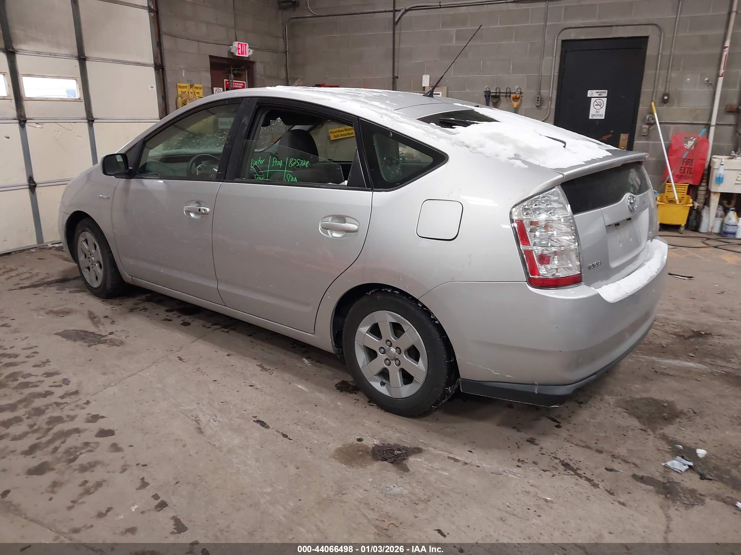 TOYOTA PRIUS image 3