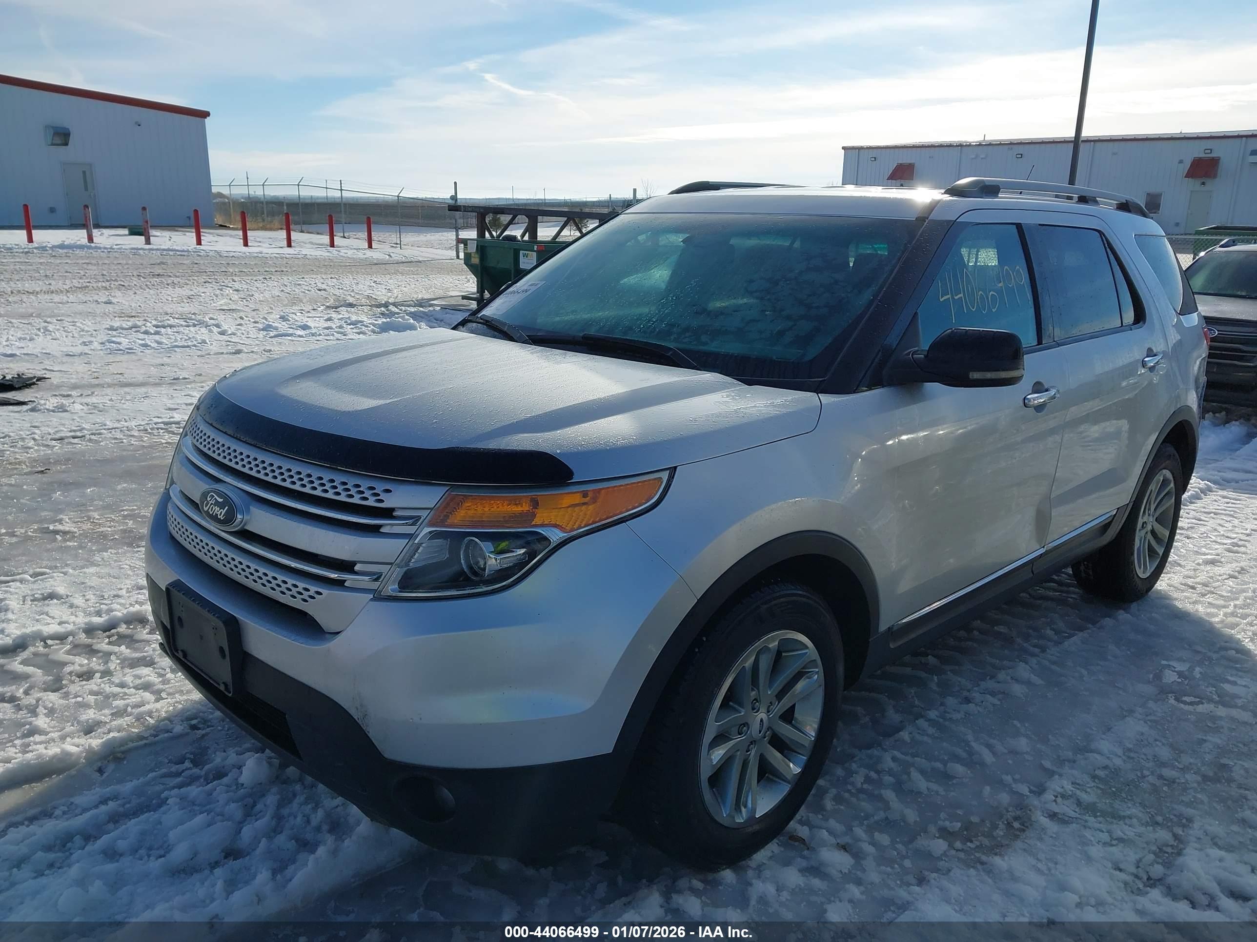 FORD EXPLORER image 2