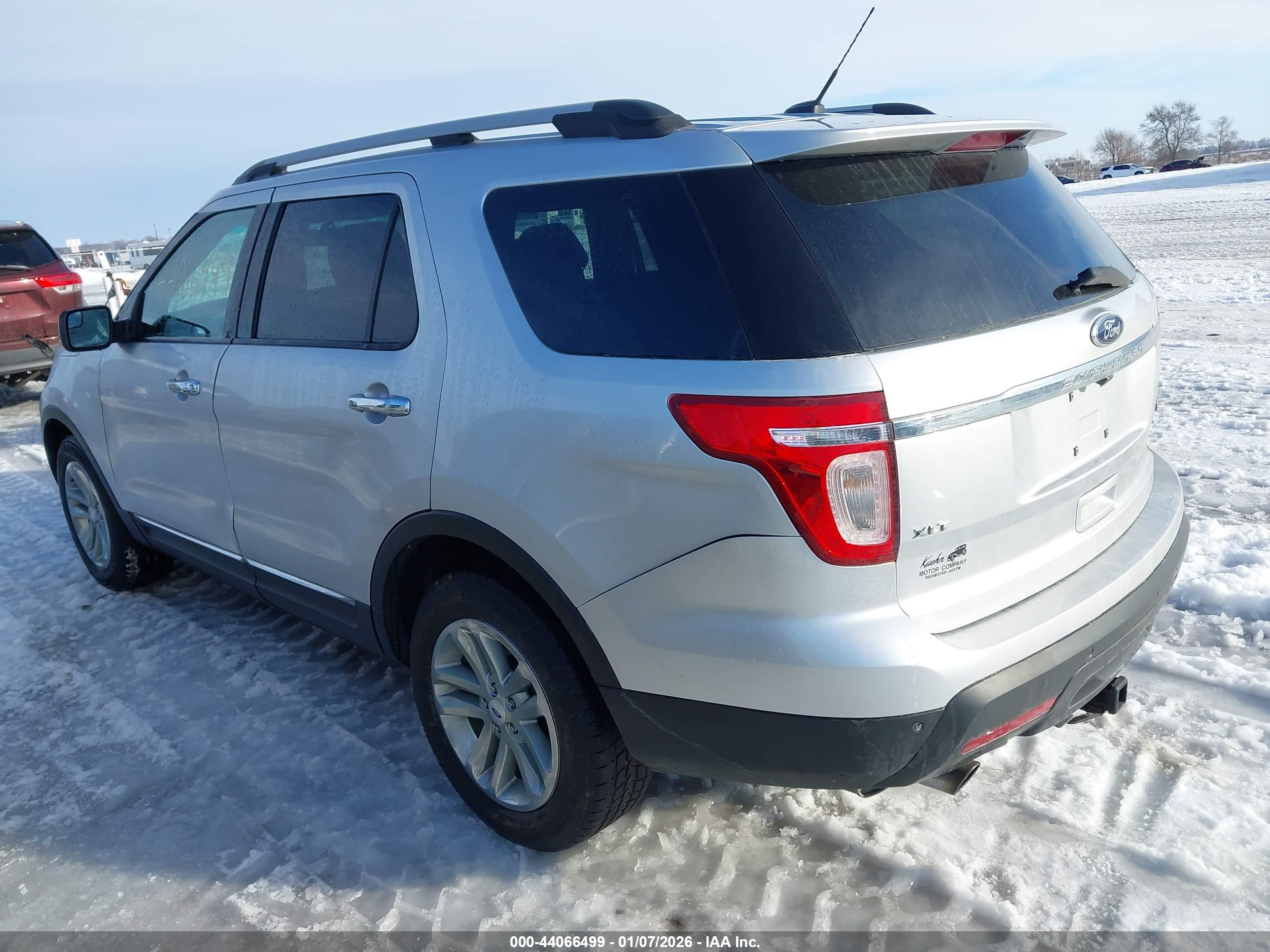 FORD EXPLORER image 3