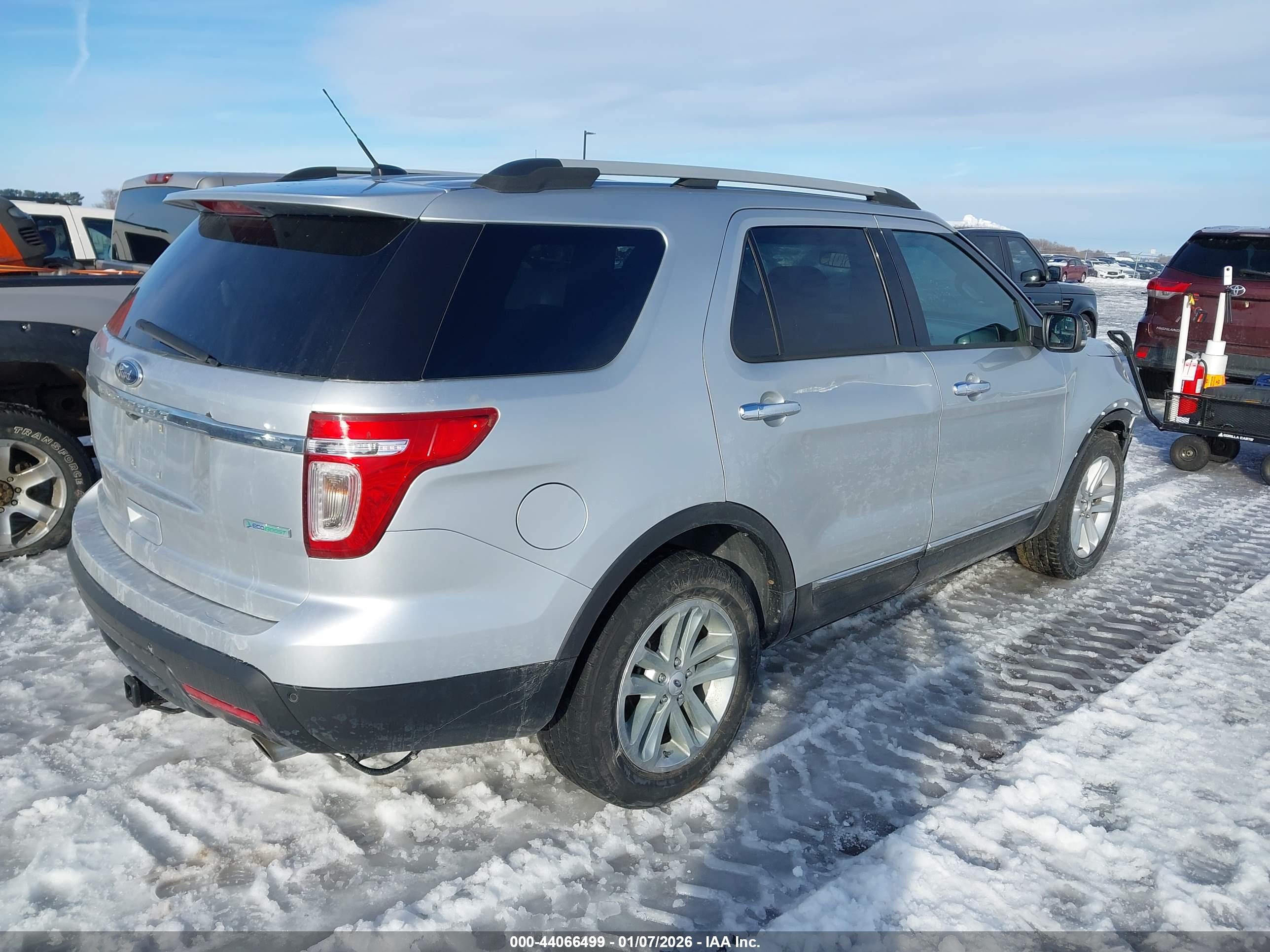 FORD EXPLORER image 4