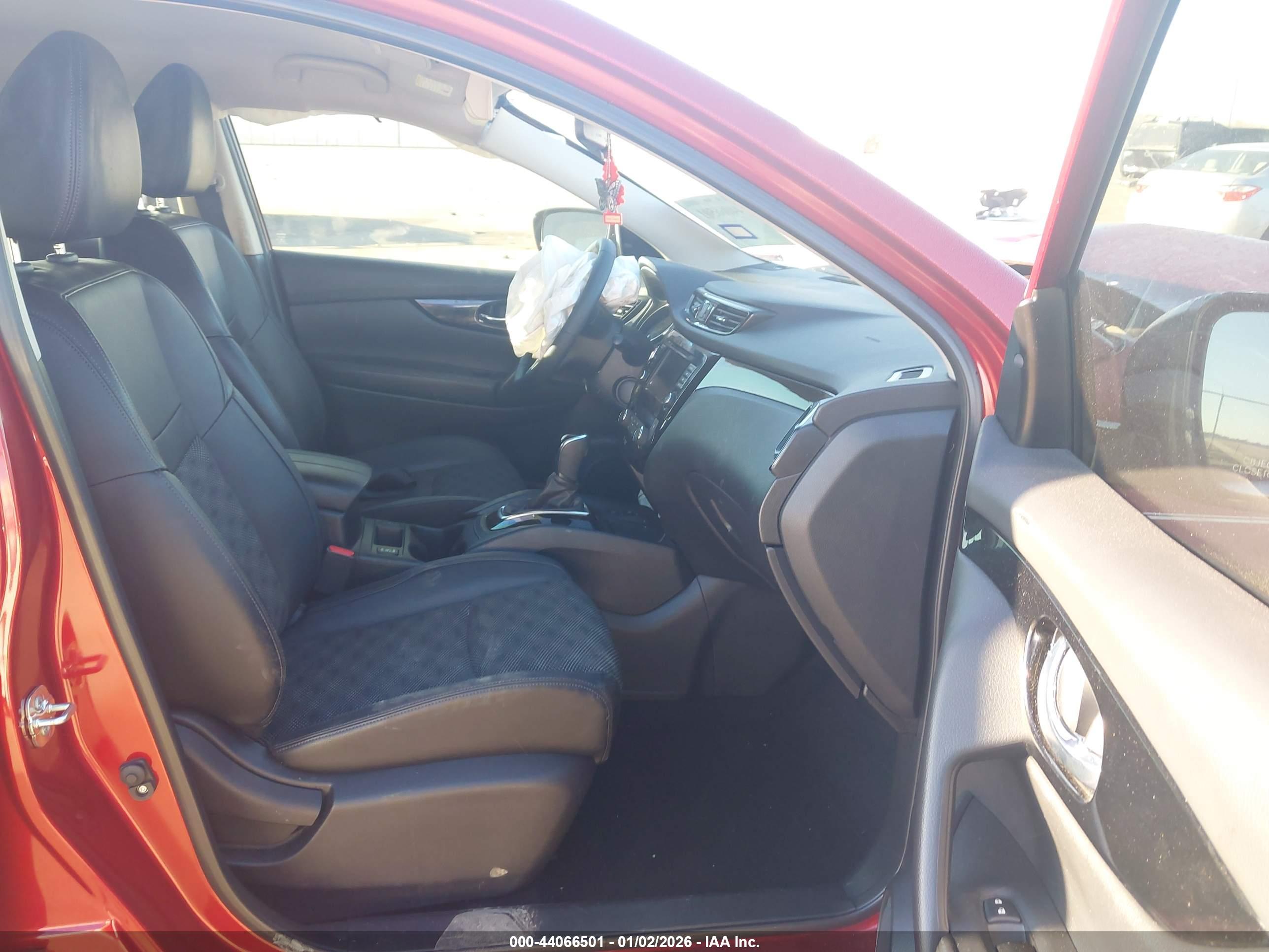 NISSAN ROGUE image 5