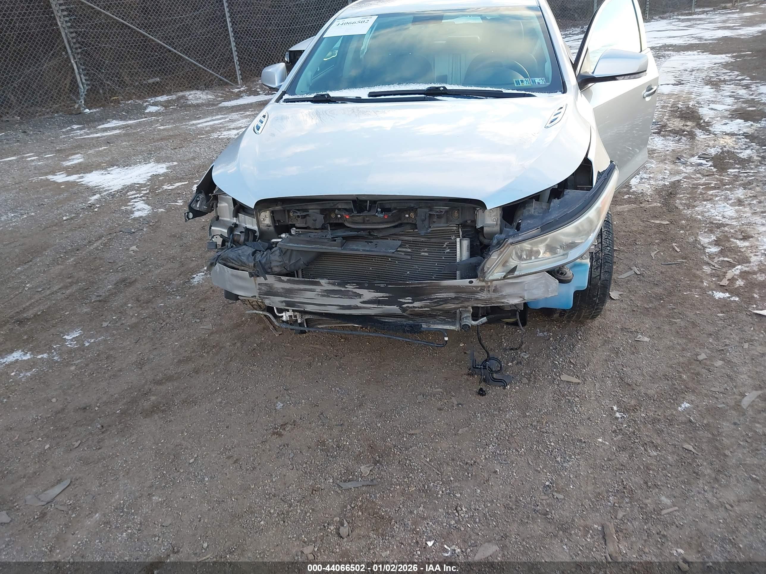 BUICK LACROSSE image 6