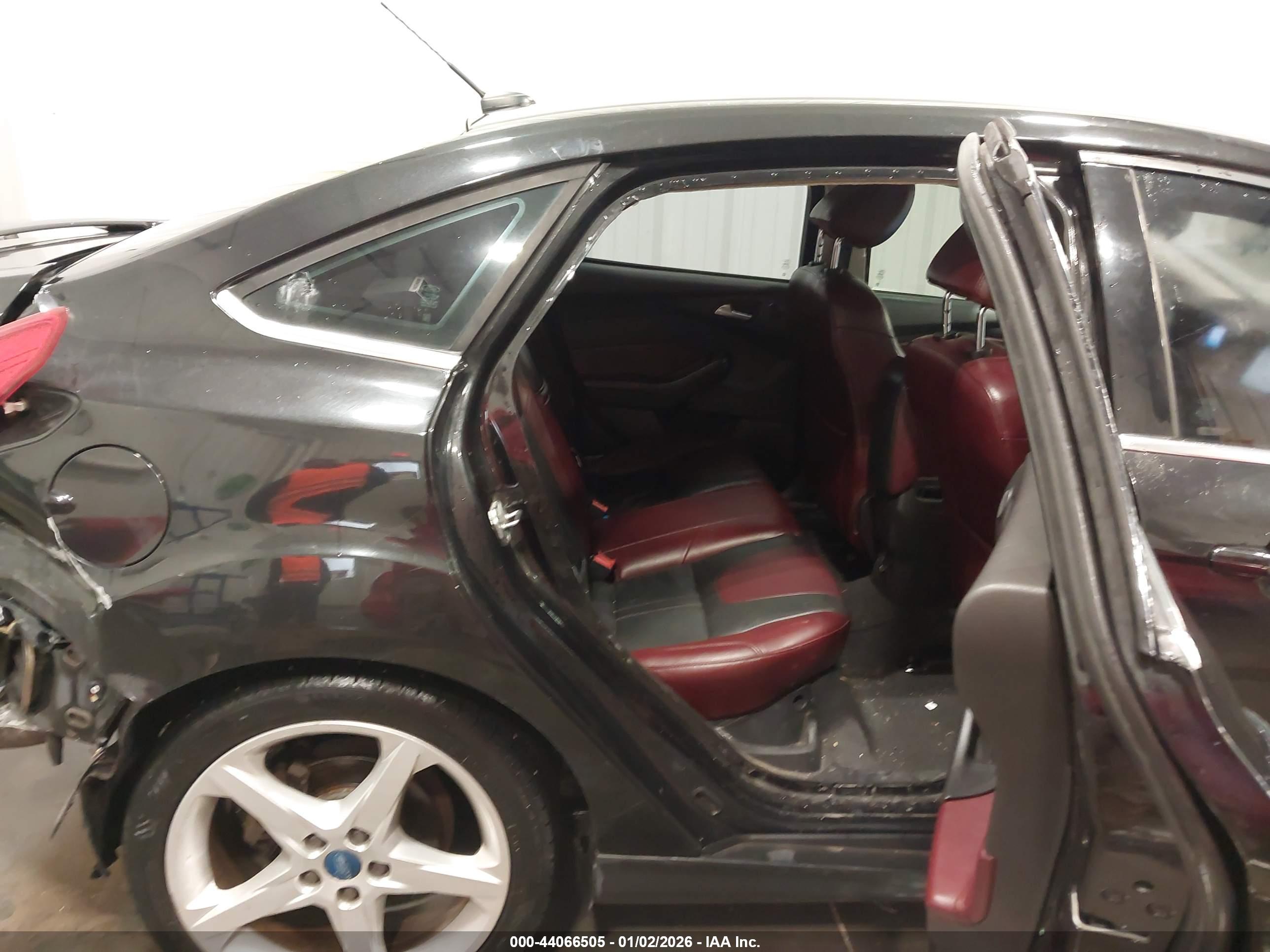 FORD FOCUS image 8