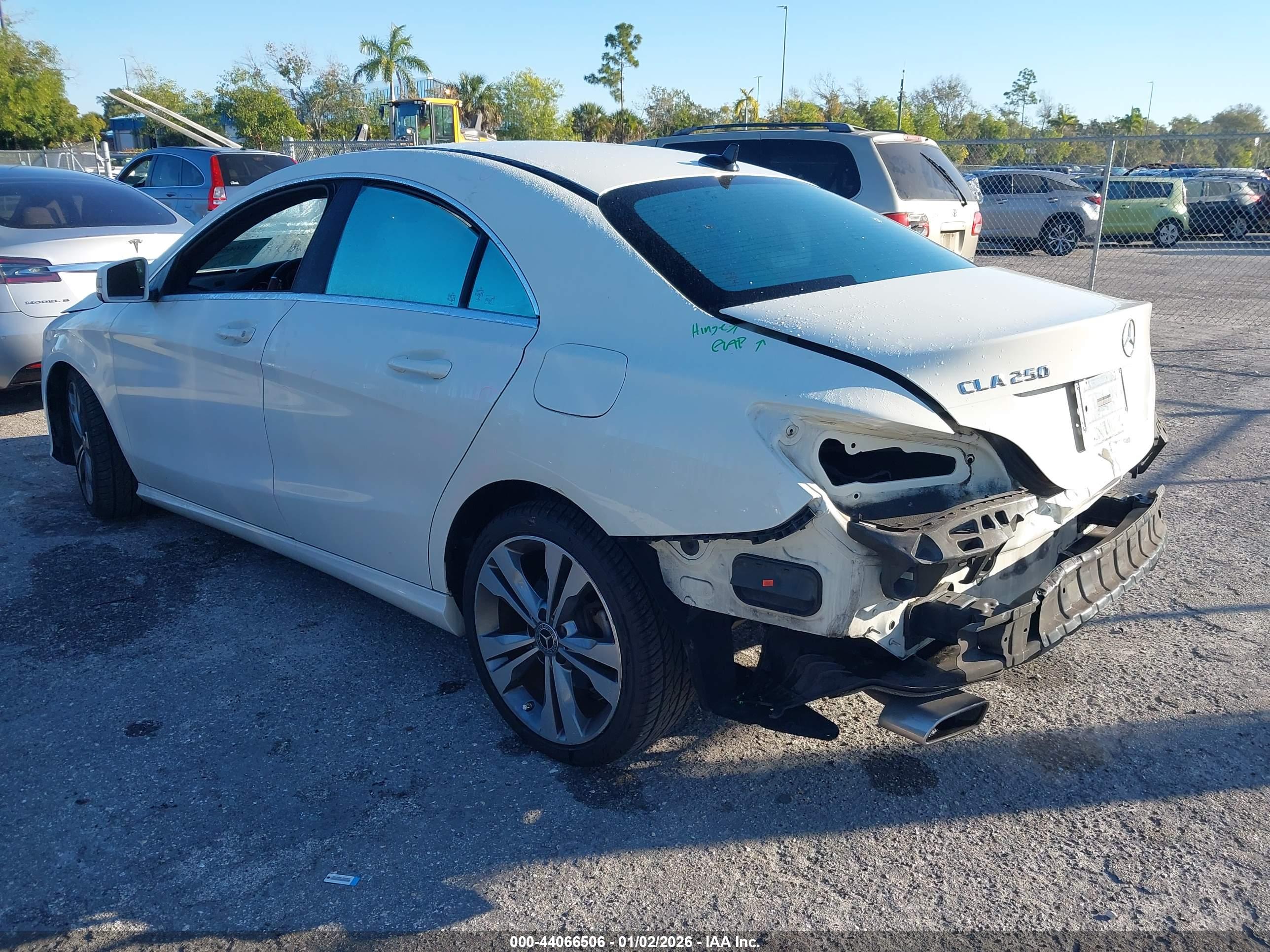 MERCEDES-BENZ CLA image 3
